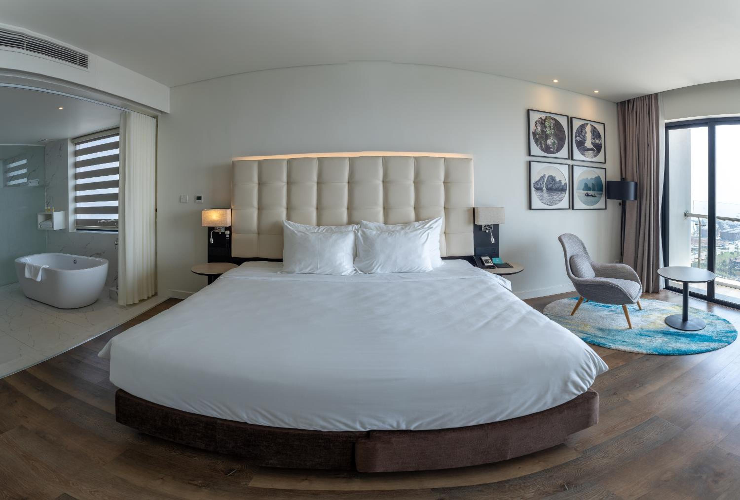 King Room with Two Single Beds - Photo 4