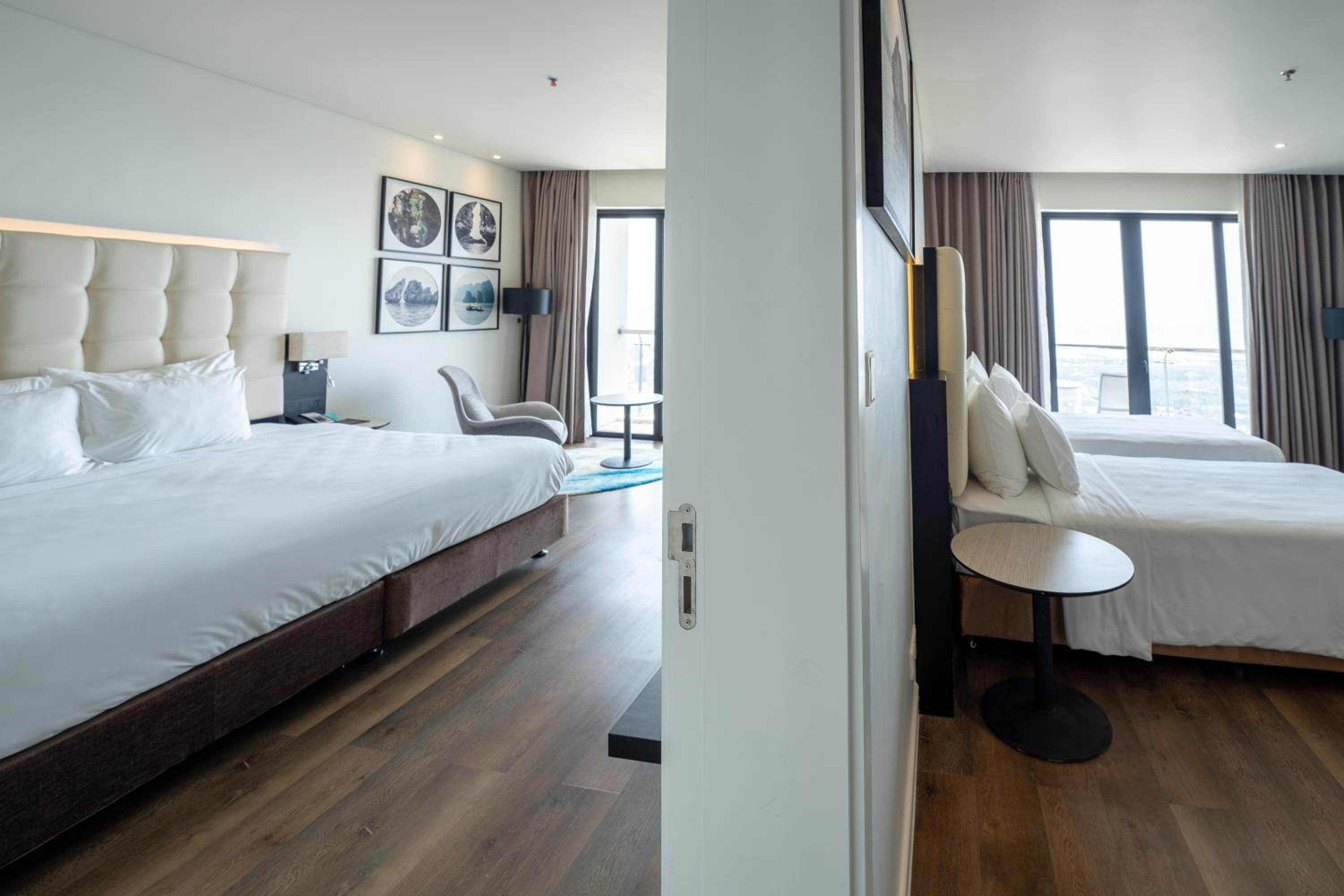 King Room with Two Single Beds - Photo 6