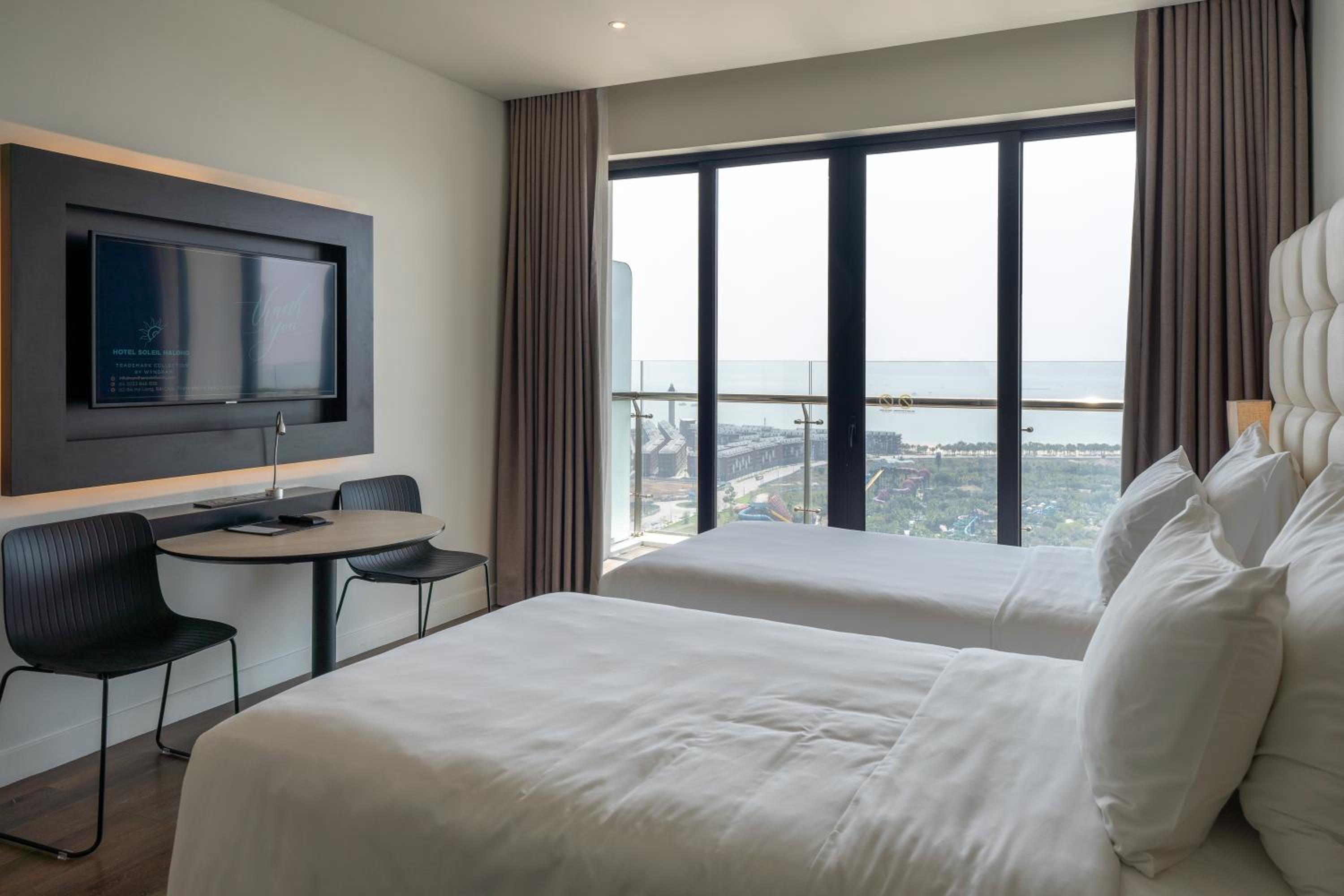Deluxe Twin Room with Bay View - Non-Smoking - Photo 4