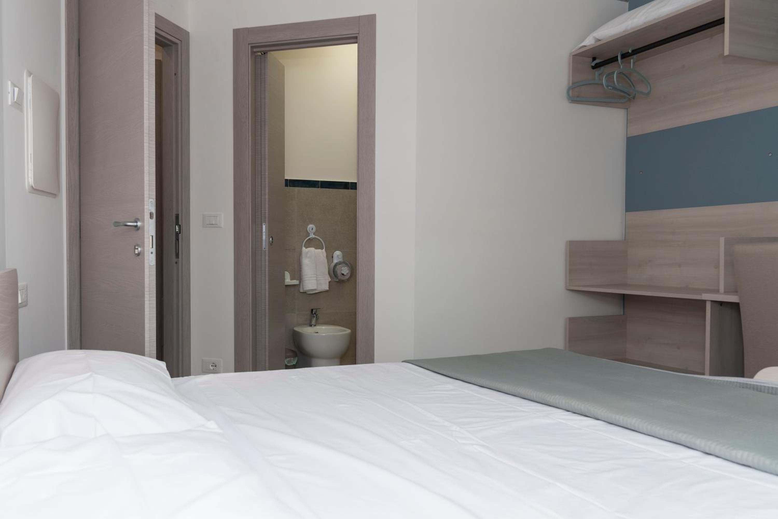 Double Room with Private Bathroom photo 1