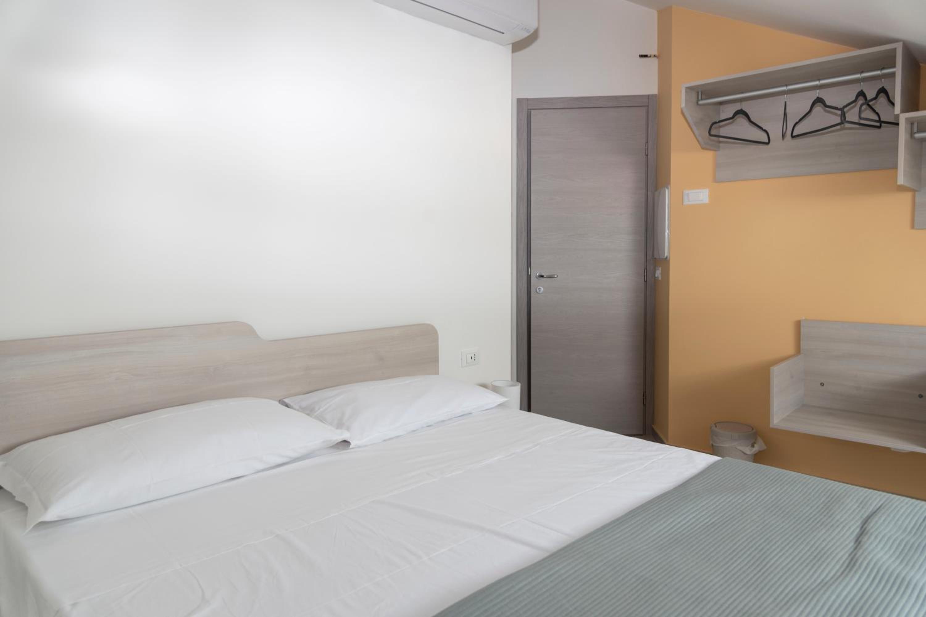 Triple Room with Private Bathroom photo 1