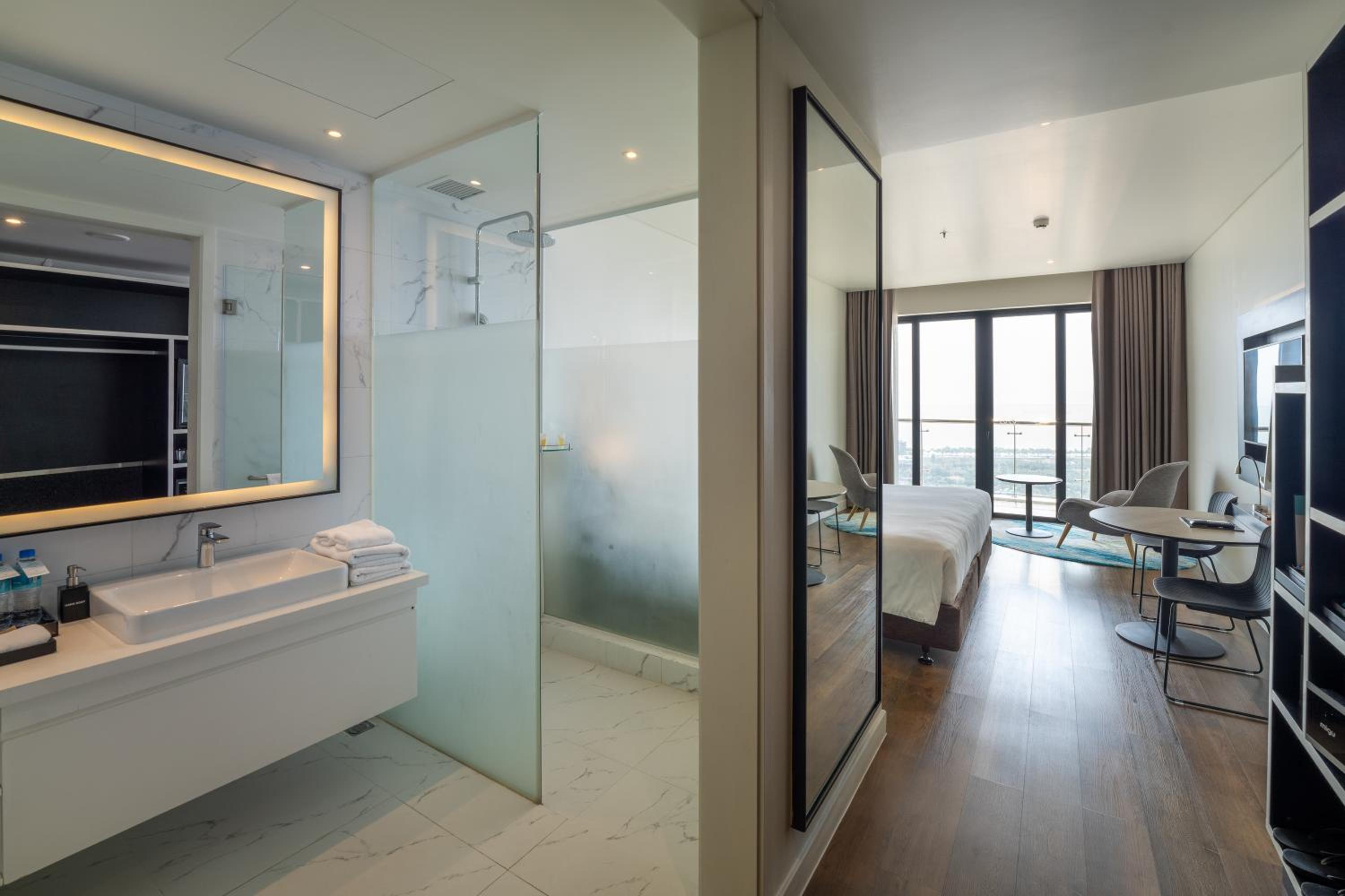 King Room with Deluxe Bay View - Non-Smoking - Photo 5