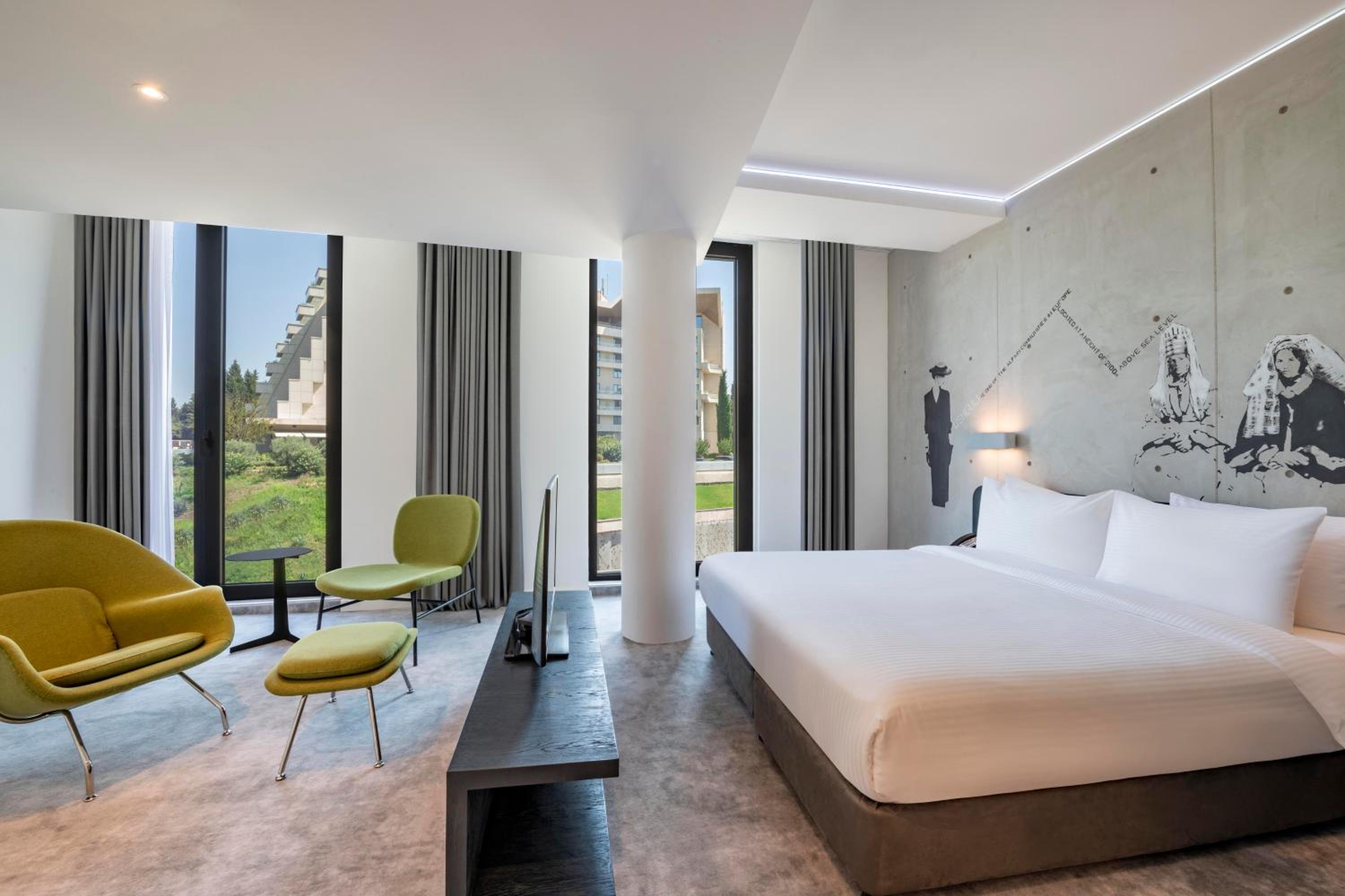 Deluxe Room 1 King Bed