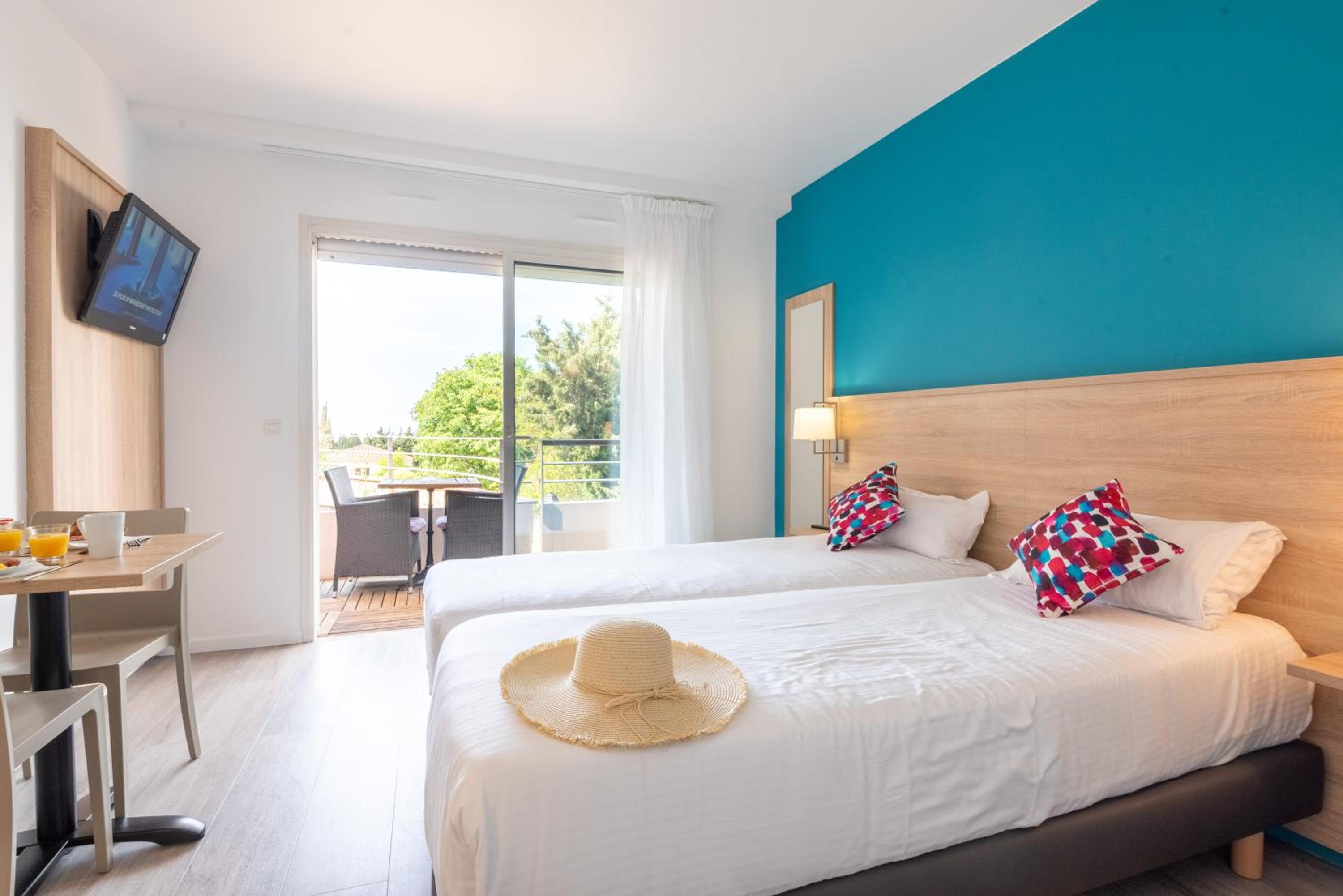 Studio Twin Room with Pool View - Photo 1
