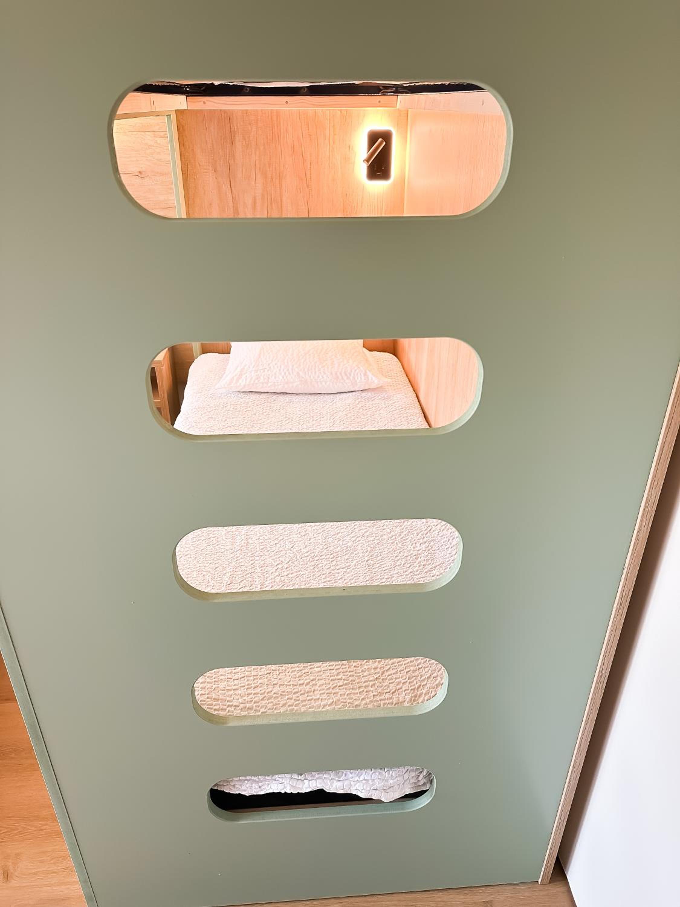 Superior Quadruple Room photo 2