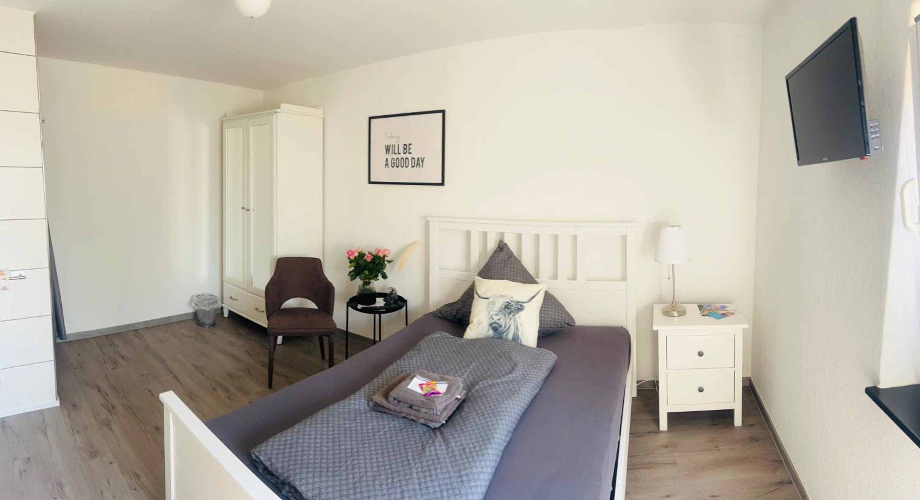 Single Room with Bathroom photo 2
