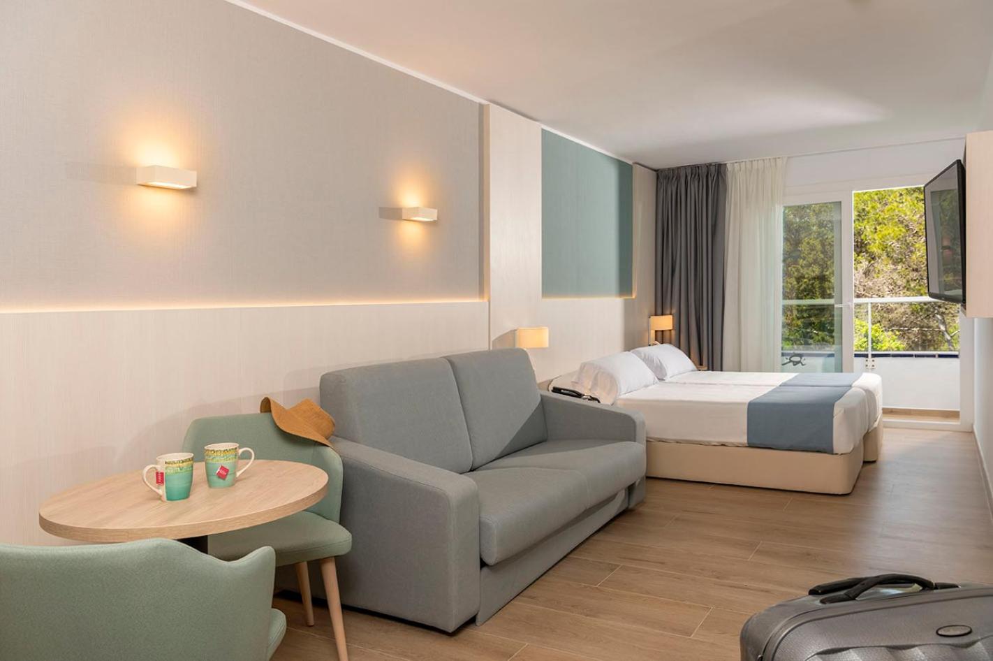 Suite (2 Adults + 1 Child)