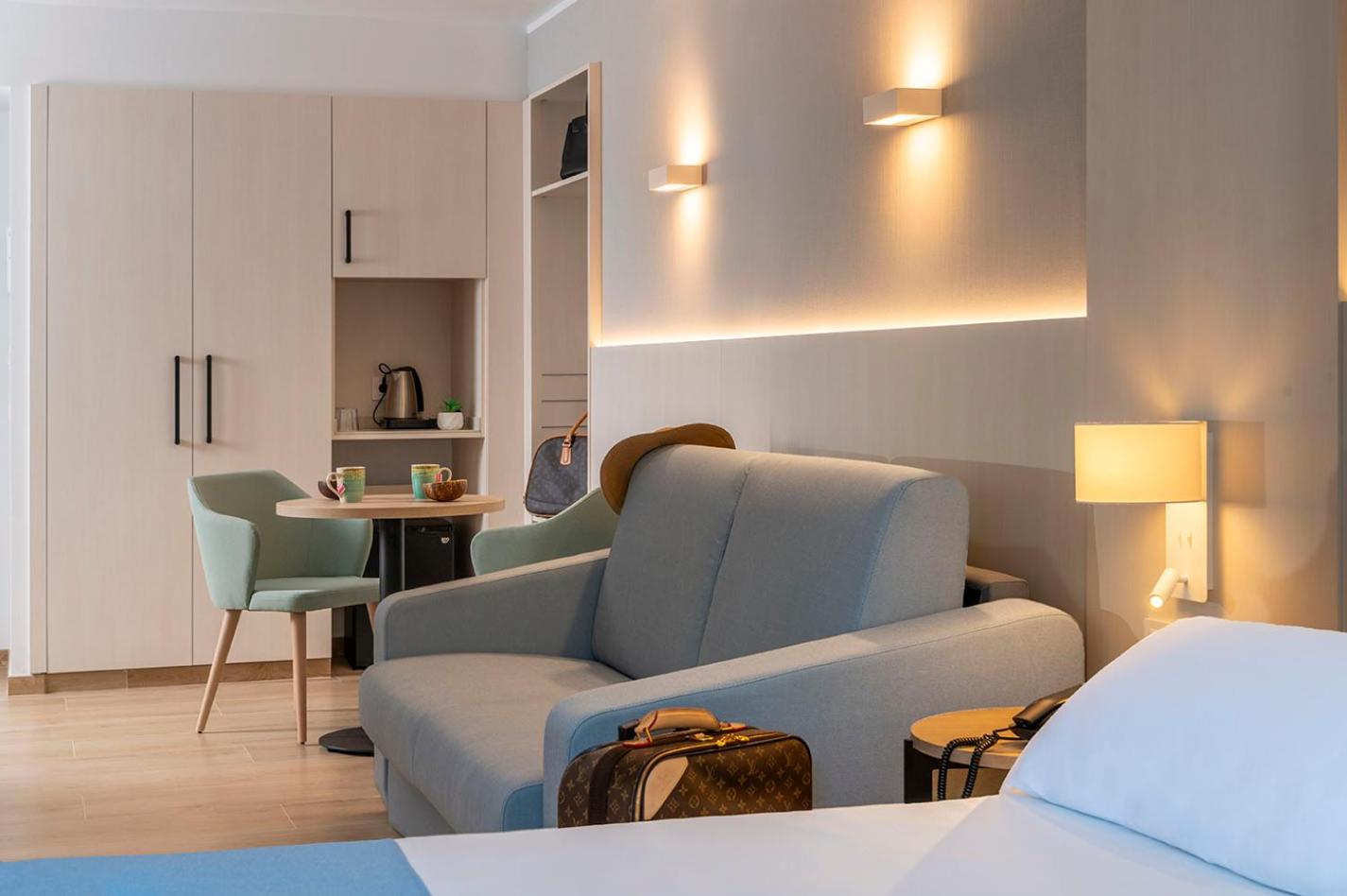 Suite (2 Adults + 2 Children)