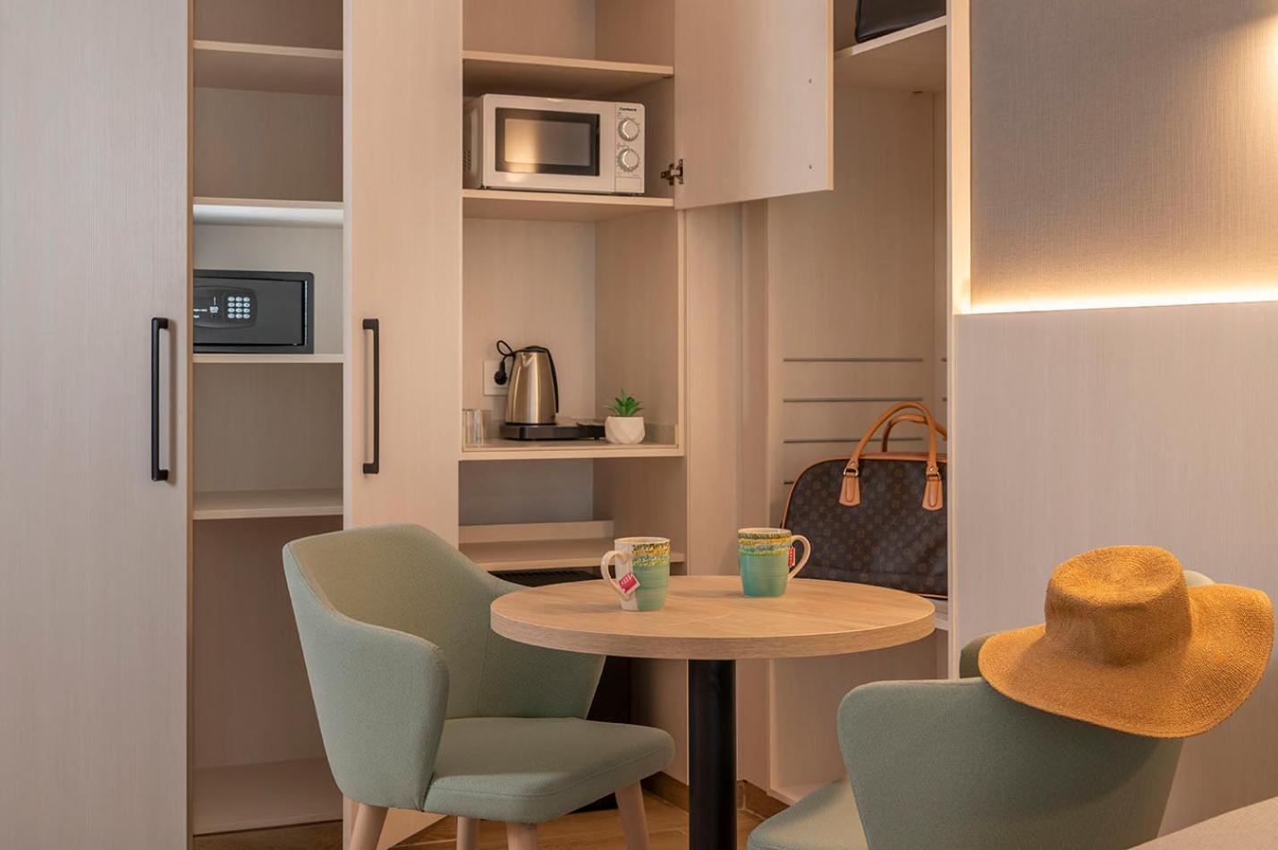 Suite (2 Adults + 1 Child)