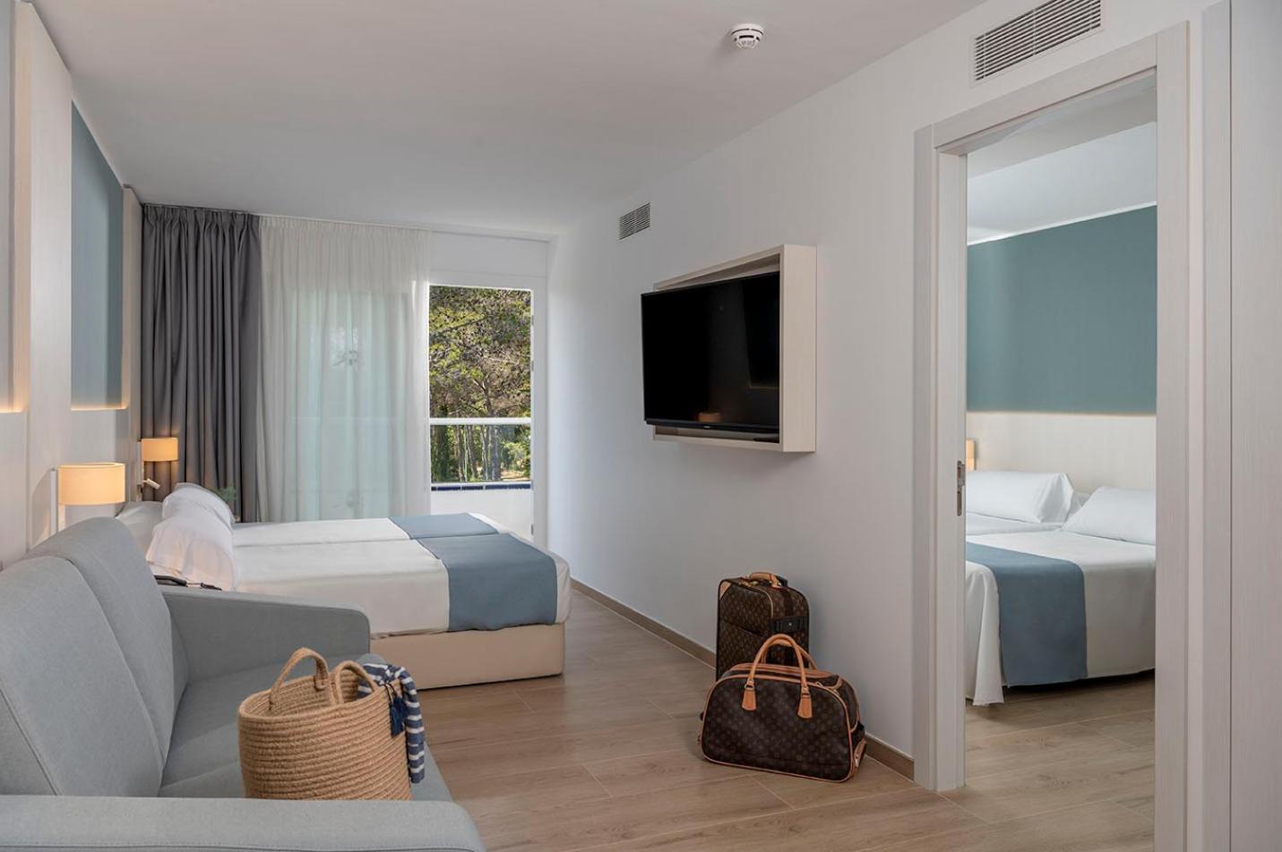 Suite (2 Adults + 2 Children)