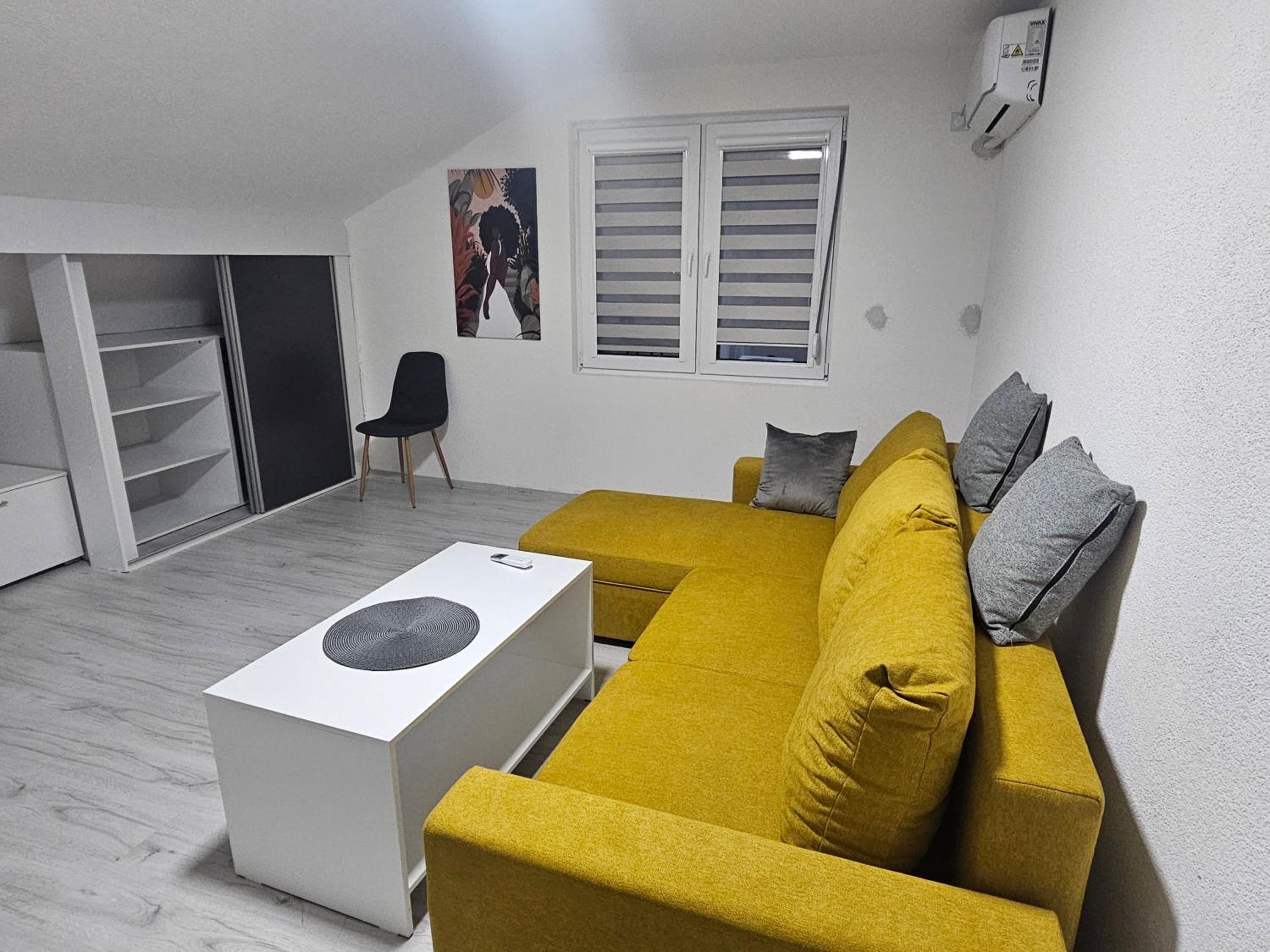 One-Bedroom Apartment - Non-Smoking photo 1