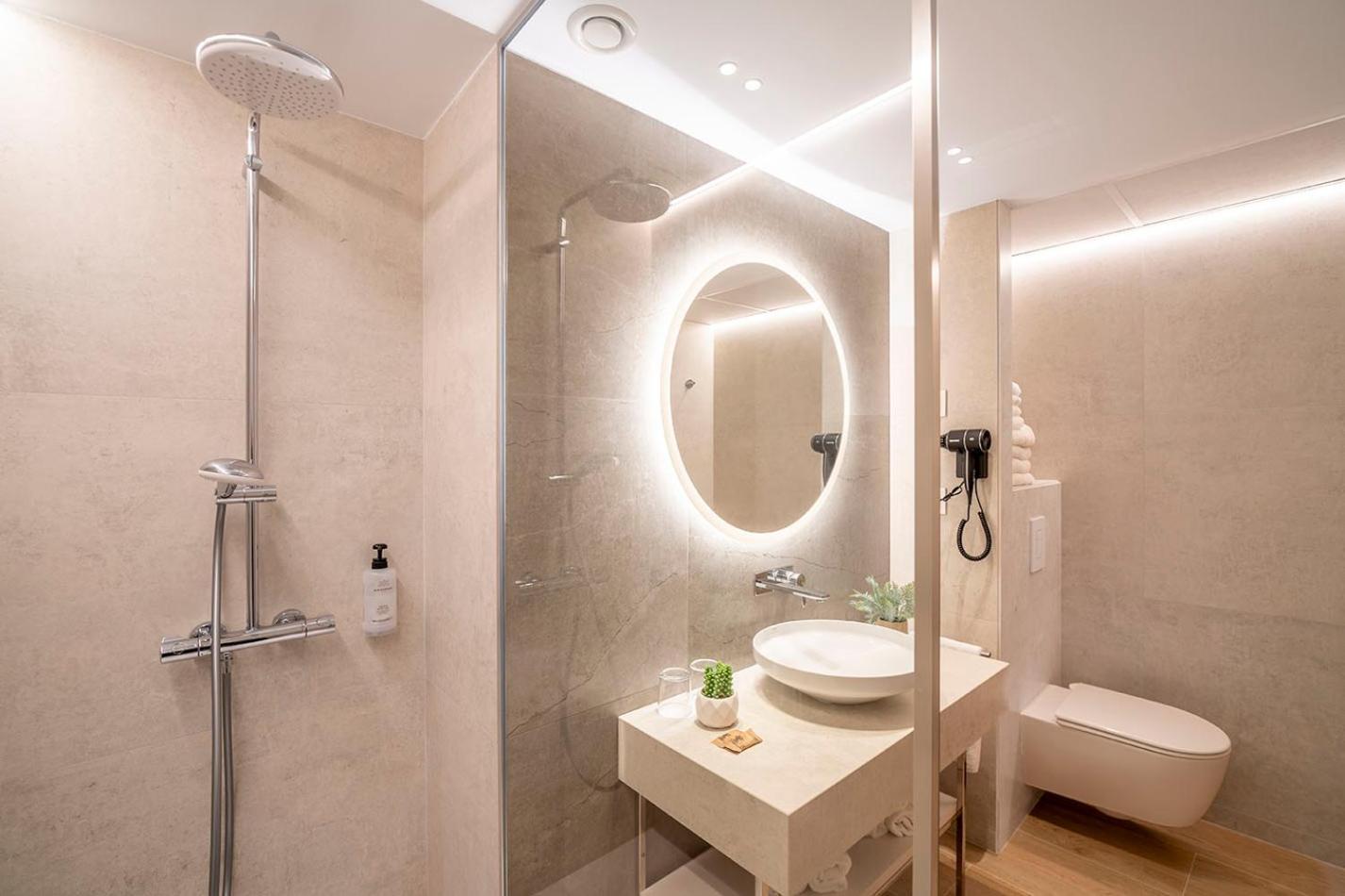 Suite (2 Adults + 1 Child) thumbnail 5