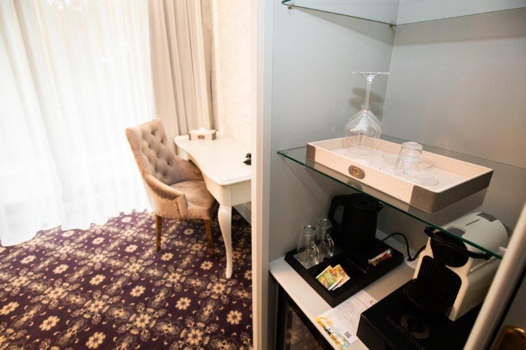 Deluxe Apartment with Spa Access - Photo 6