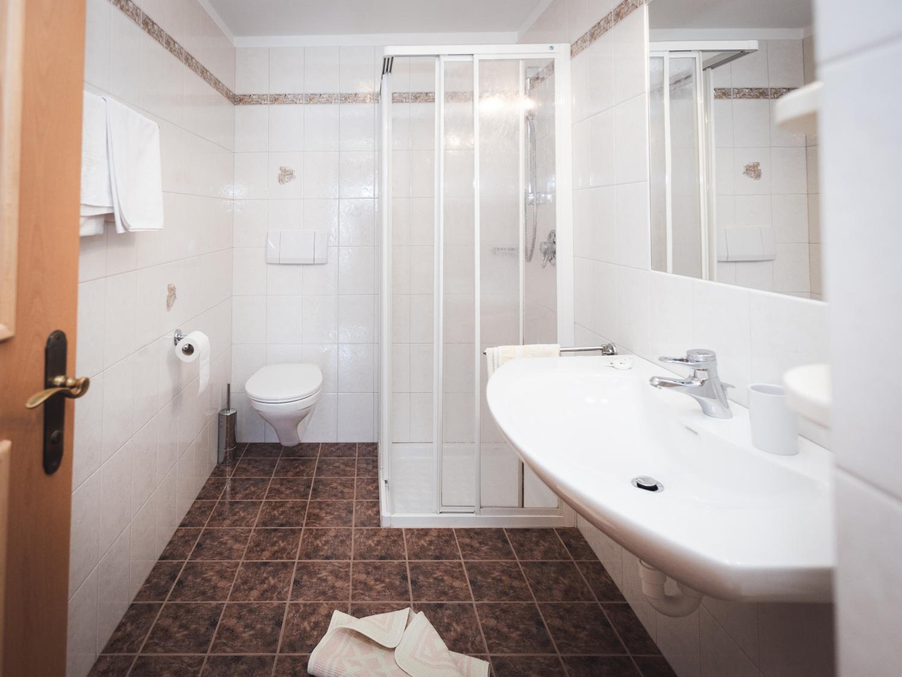 Deluxe Double Room (2 Adults + 1 Child)