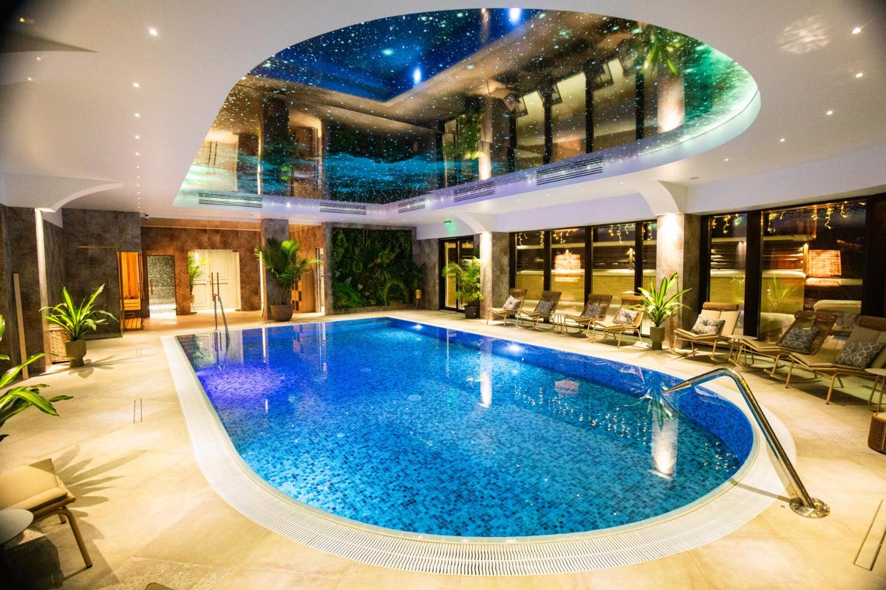 Deluxe Apartment with Spa Access - Photo 2