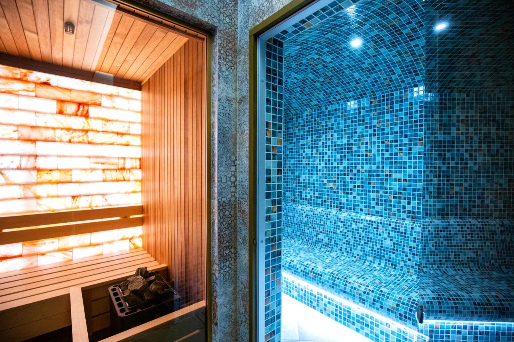 Deluxe Double Room with Spa Access - Photo 3