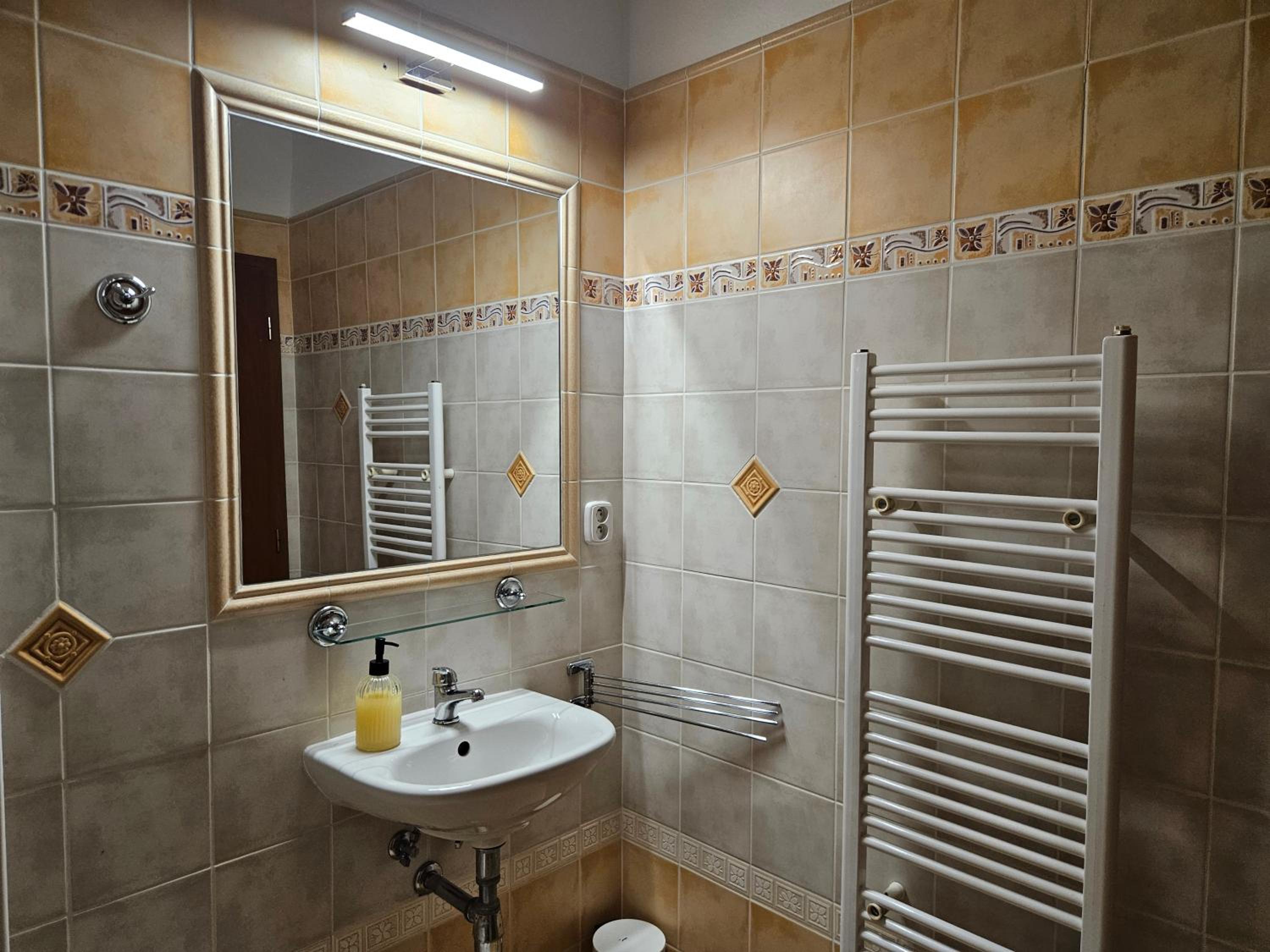 Twin Room with Extra Bed - Photo 6