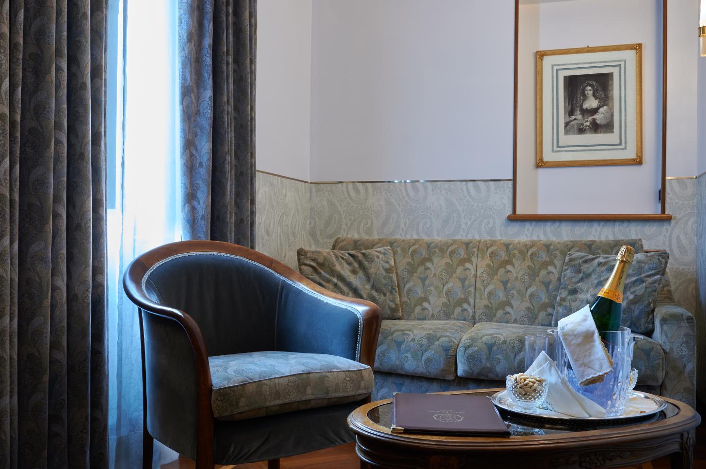 Junior Suite thumbnail 6
