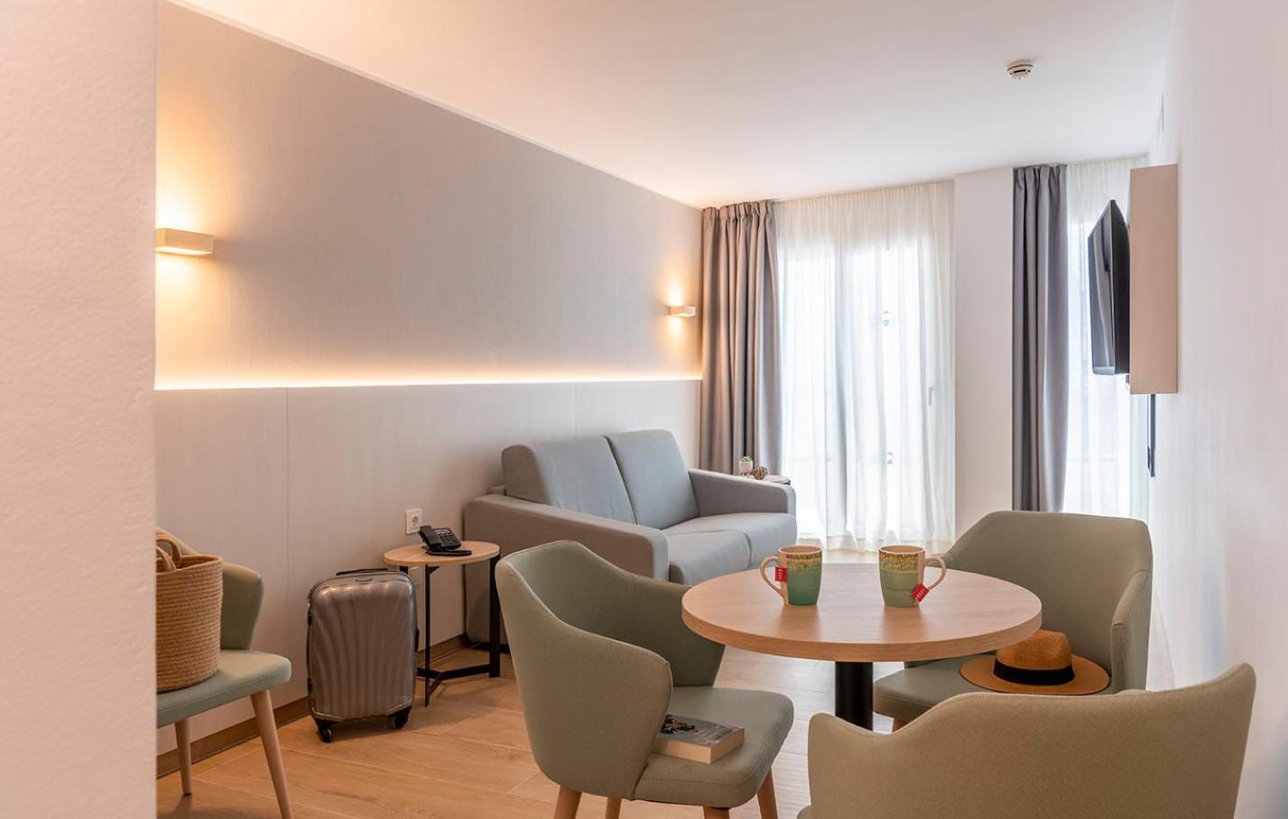 Two-Bedroom Suite (6 Adults)