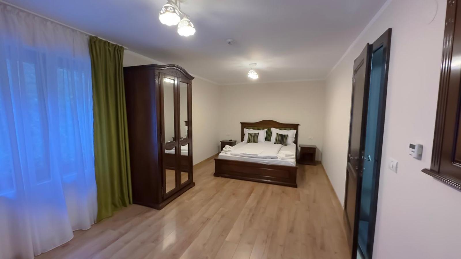 Double Room - Photo 2