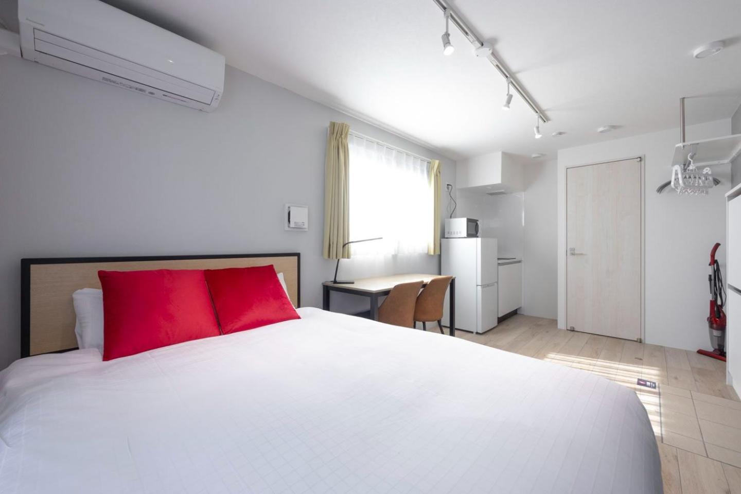 One-Bedroom Apartment photo 1