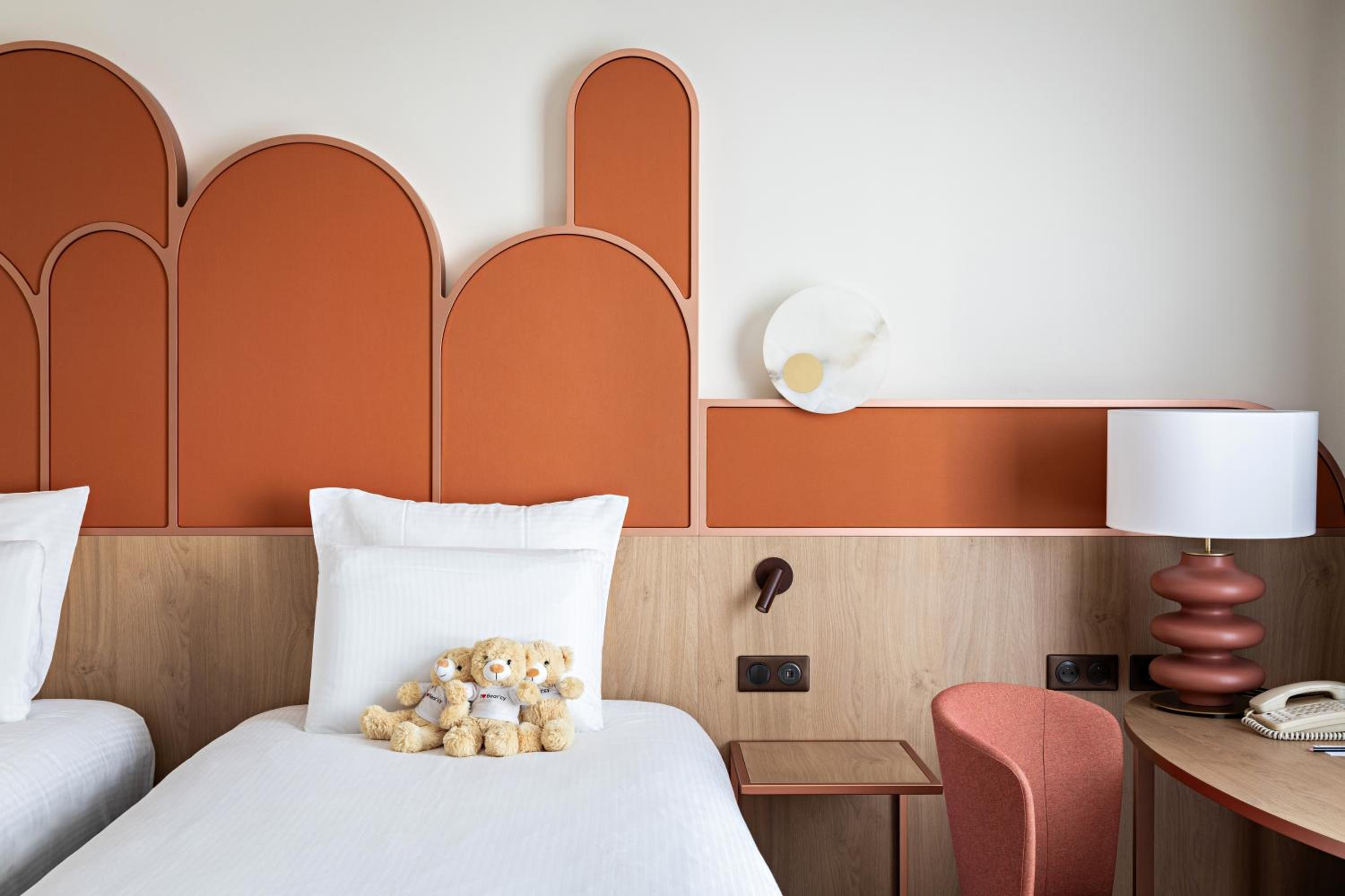Superior Room With Two Single Beds And One Children Sofa thumbnail 5