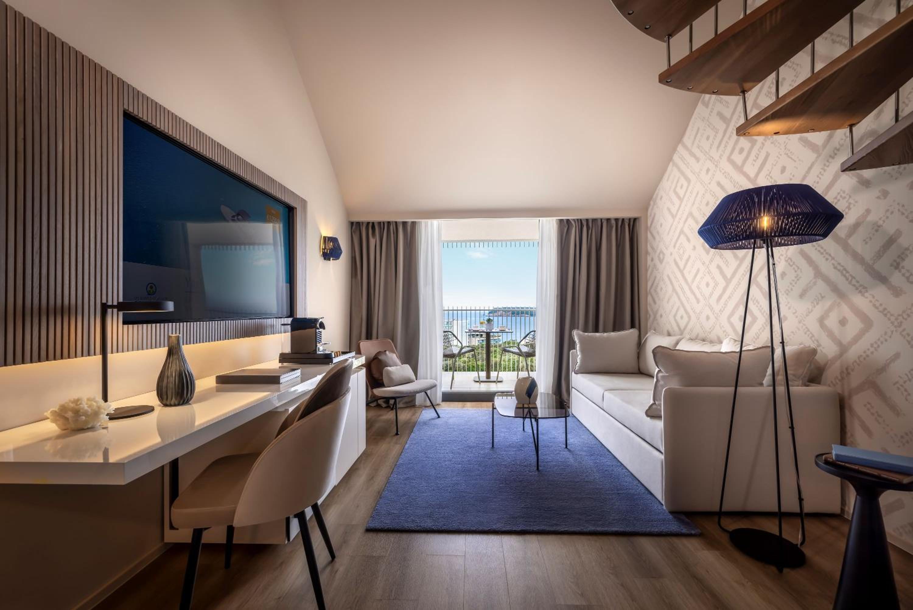 V level Suite for 2+2 Seaview