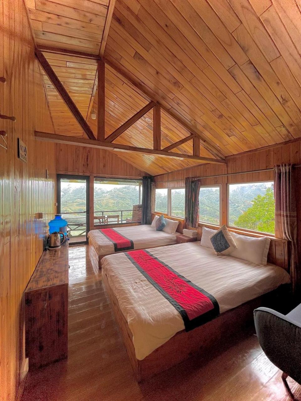 Family Room with Mountain View photo 1