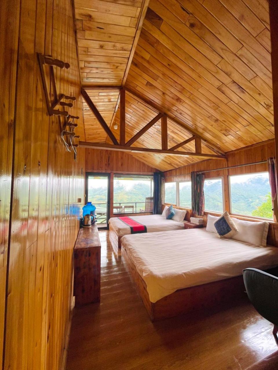 Family Room with Mountain View photo 2