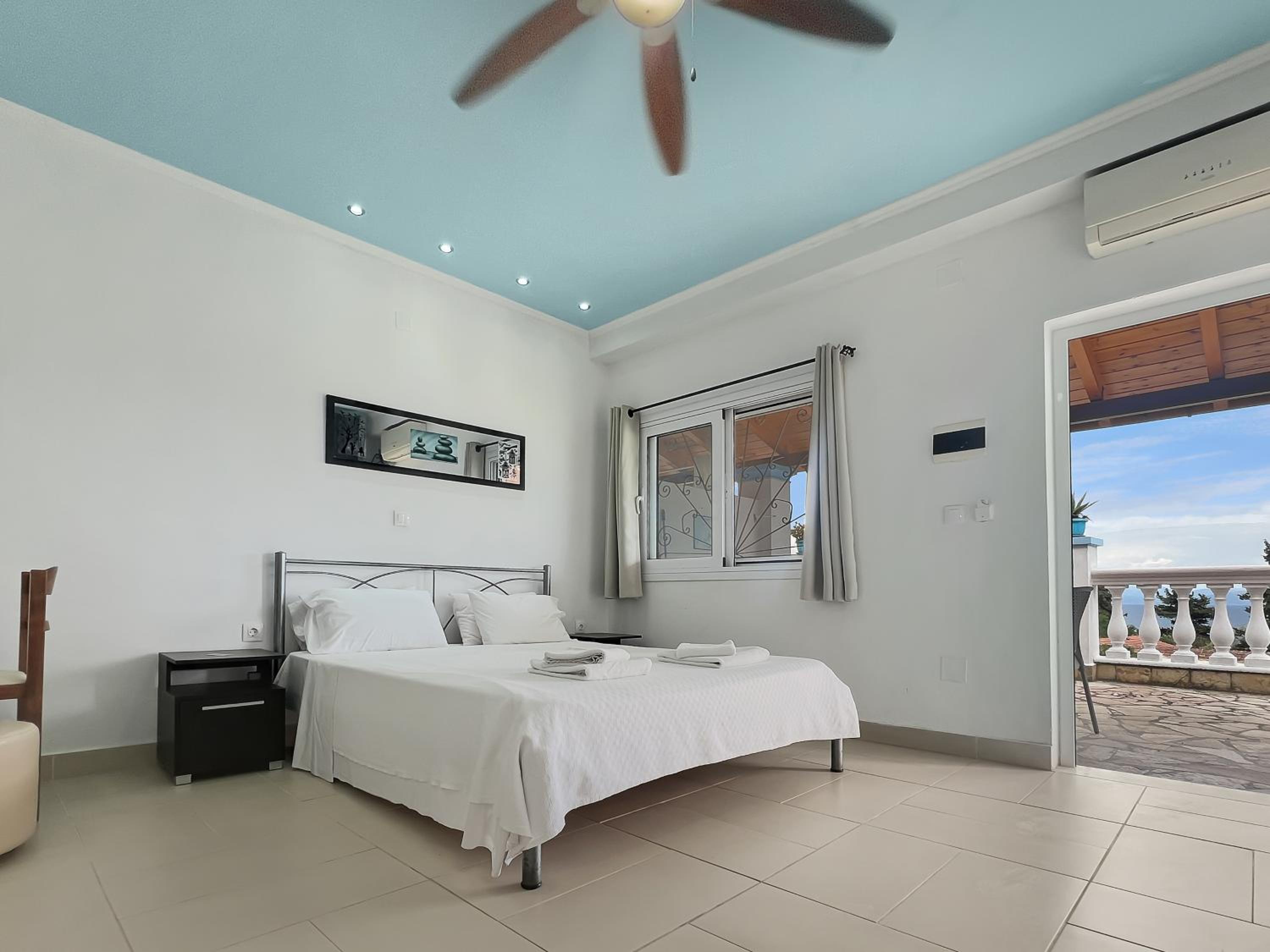 Large Studio with Sea View - Photo 15