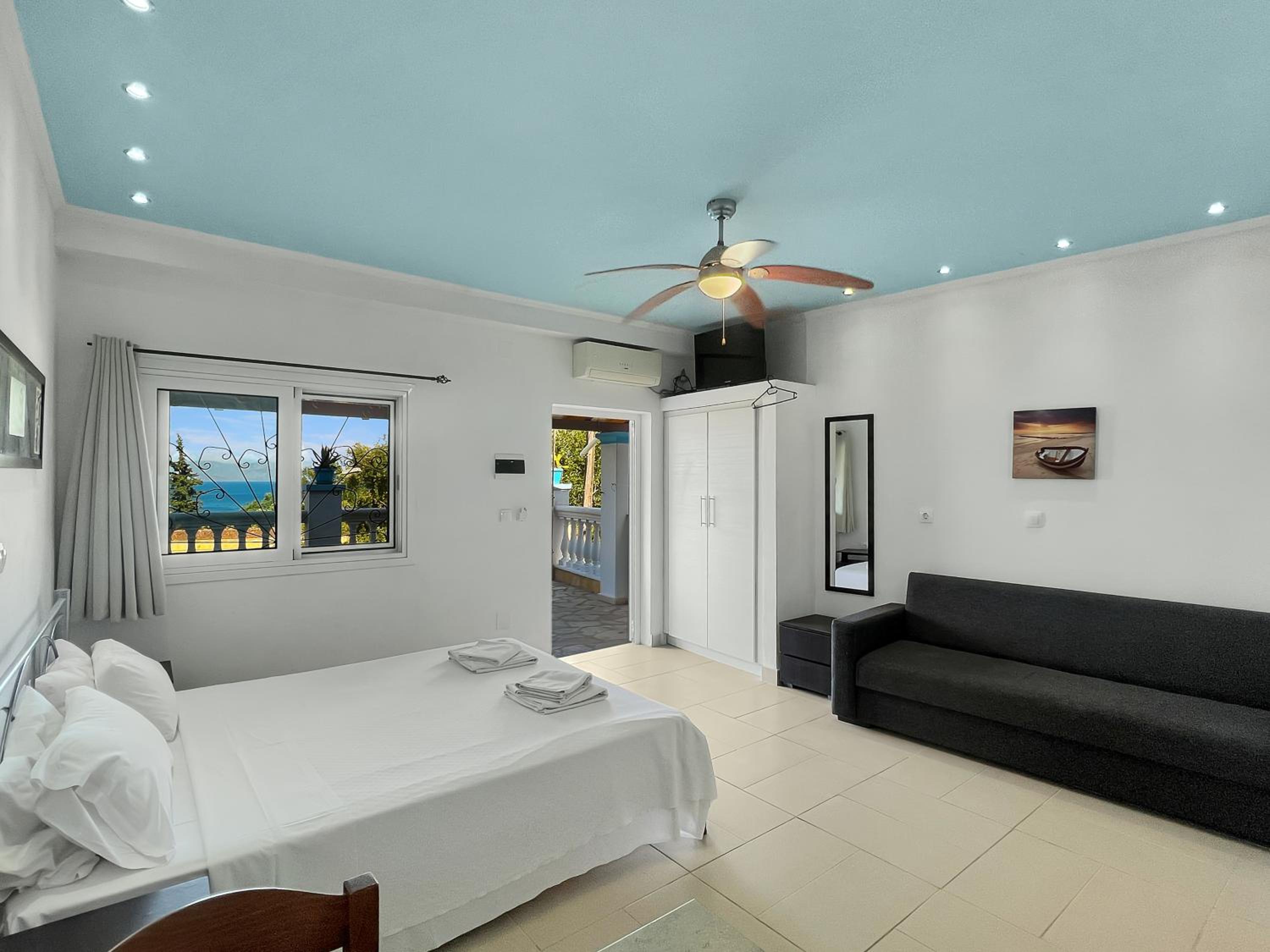 Large Studio with Sea View - Photo 14