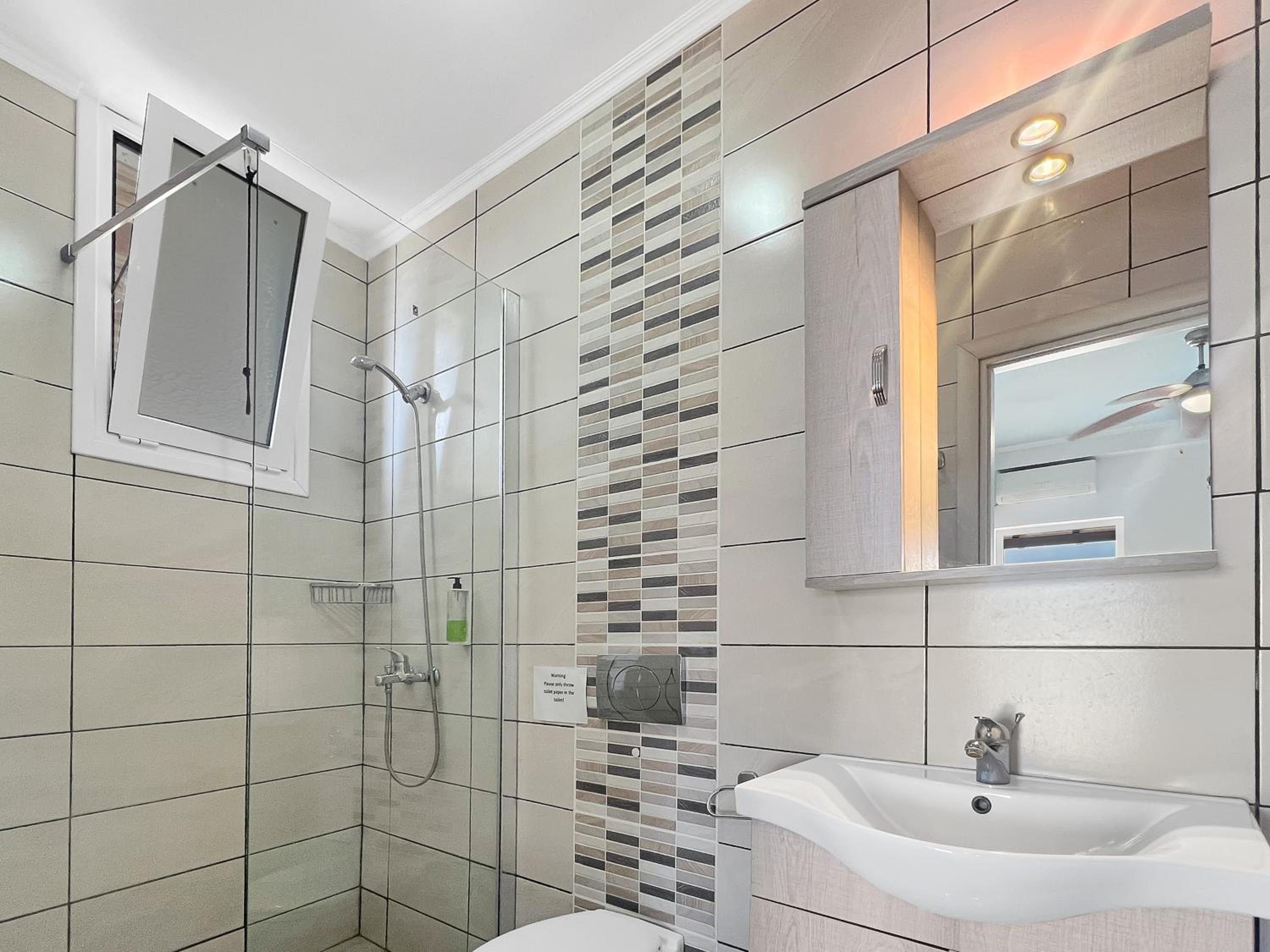 Large Studio with Sea View - Photo 16