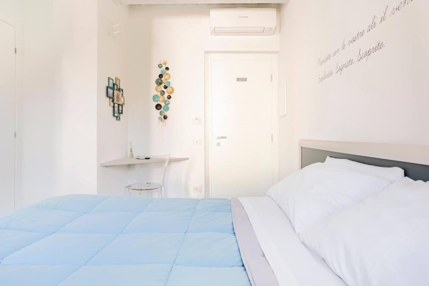 Double or Twin Room with Private Bathroom photo 3