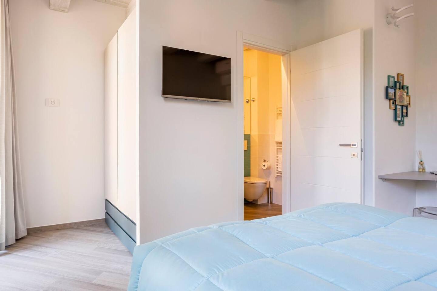 Double or Twin Room with Private Bathroom photo 2