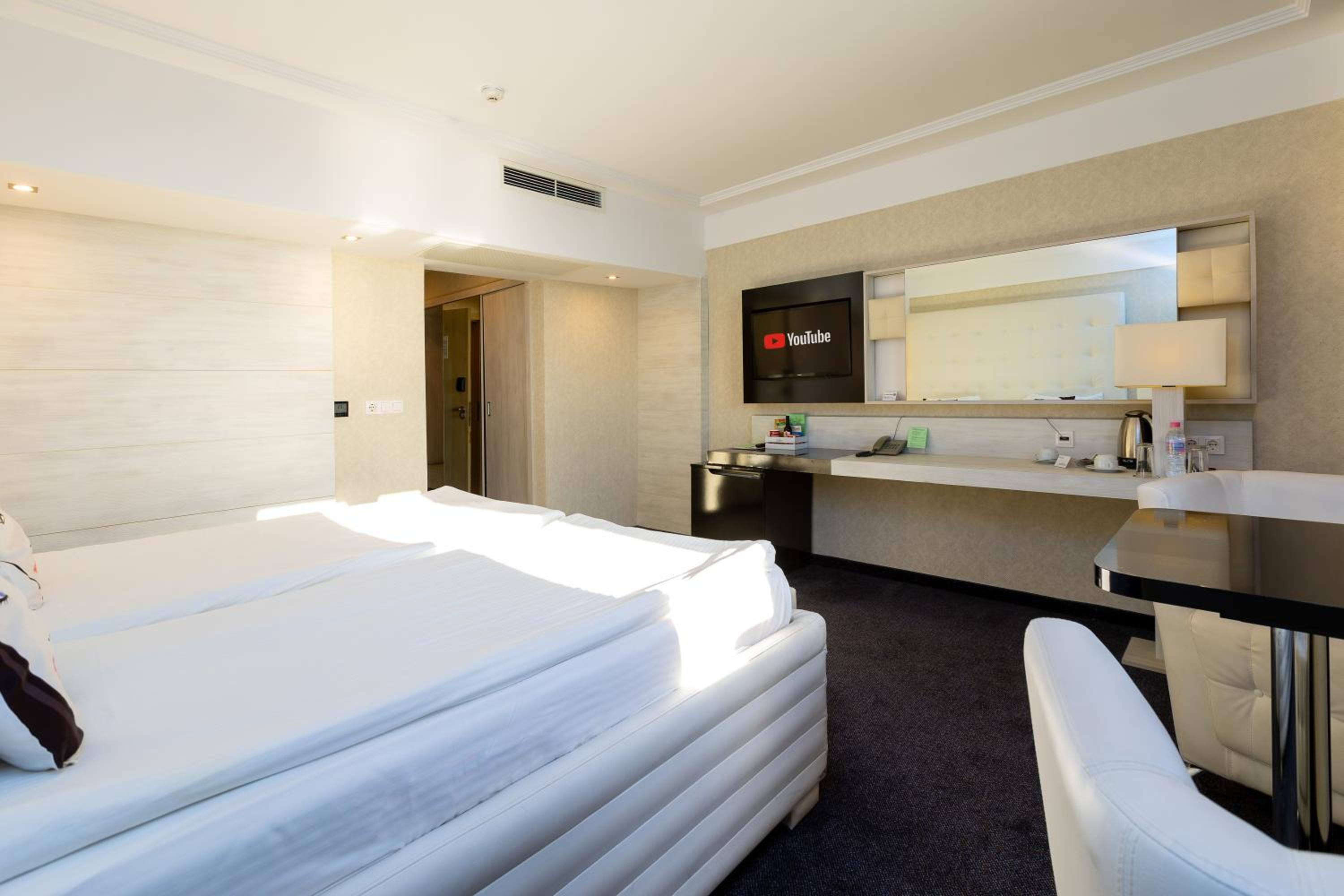 Executive Double Room with River View and Free Parking photo 1