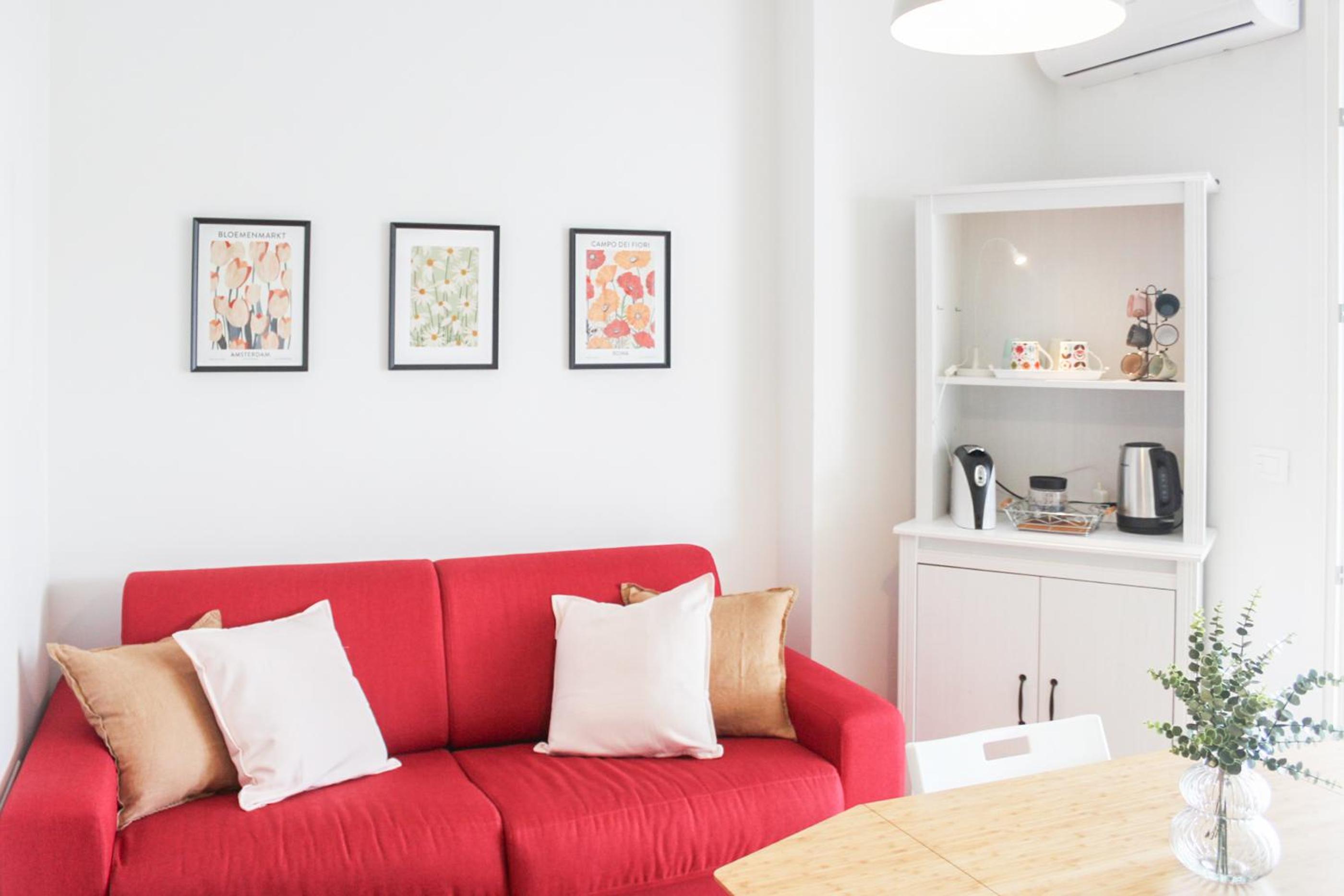 One-Bedroom Apartment photo 1