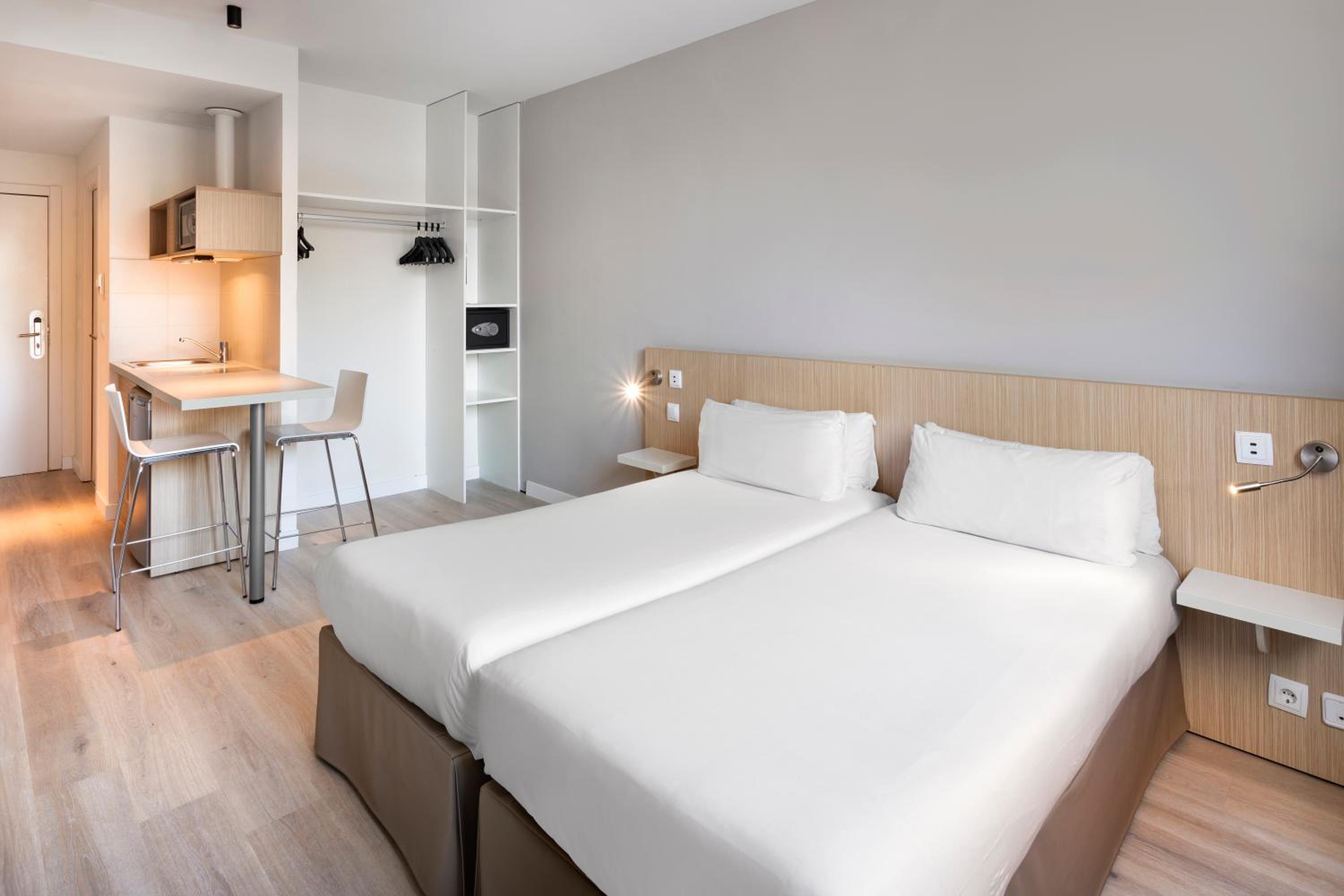 Twin Room - Photo 1