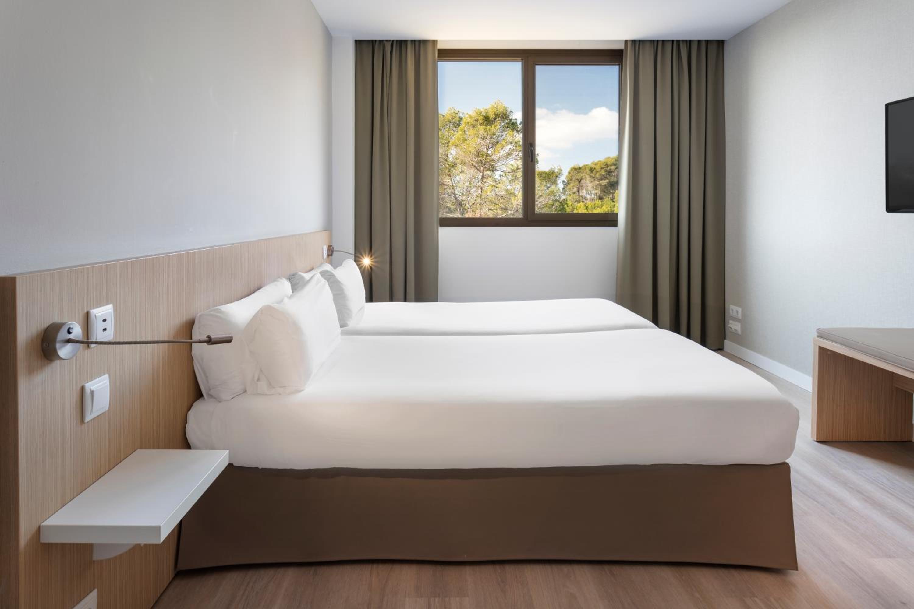 Twin Room - Photo 2