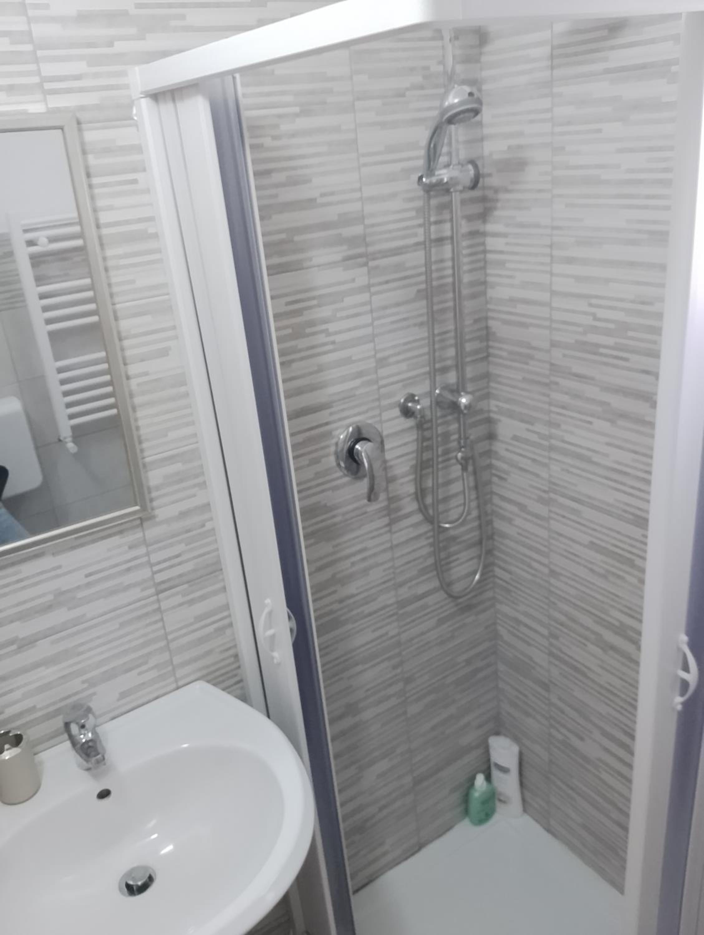 Triple Room with Private Bathroom - Photo 12