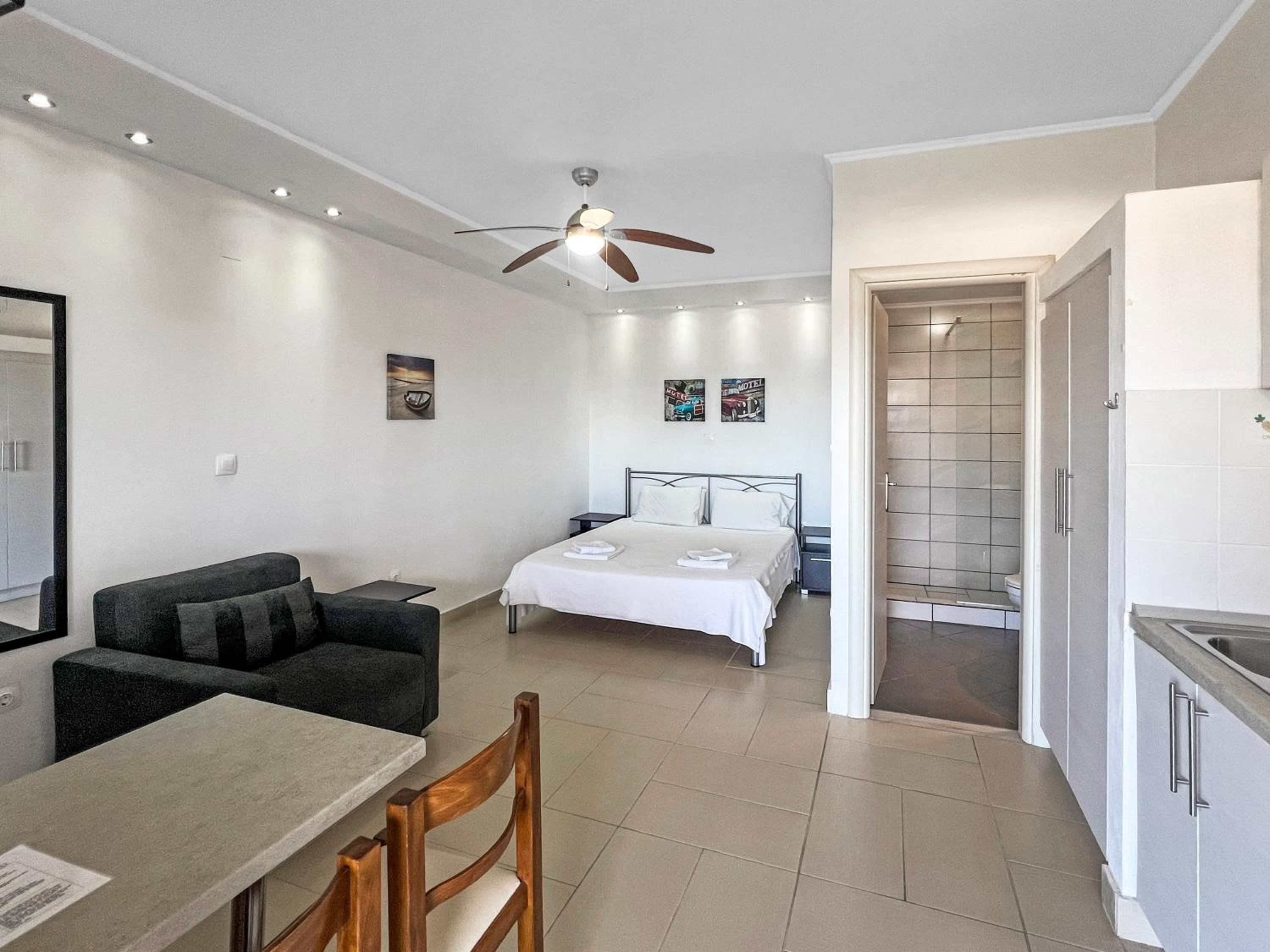 Large Studio with Sea View - Photo 9