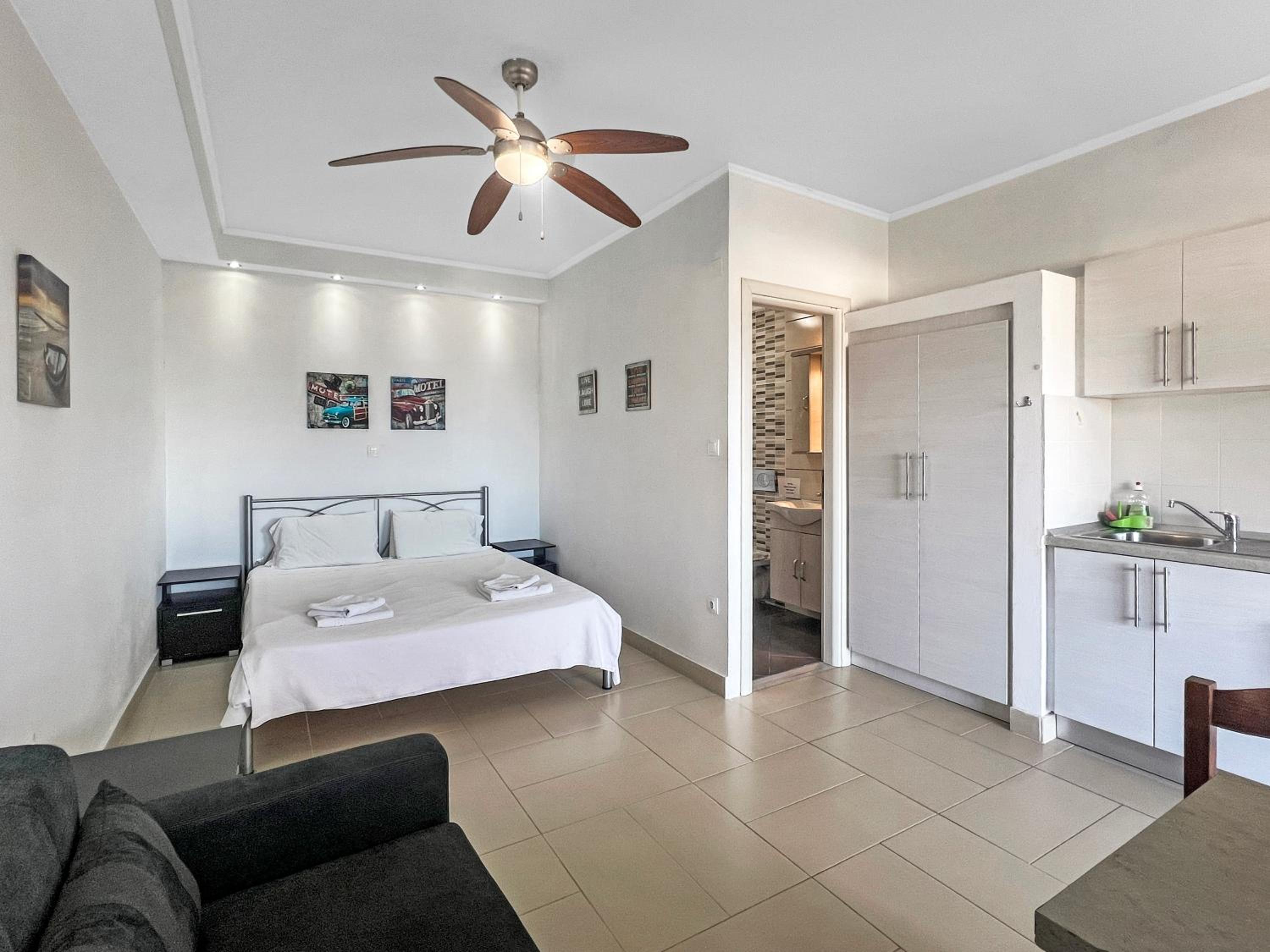 Large Studio with Sea View - Photo 10
