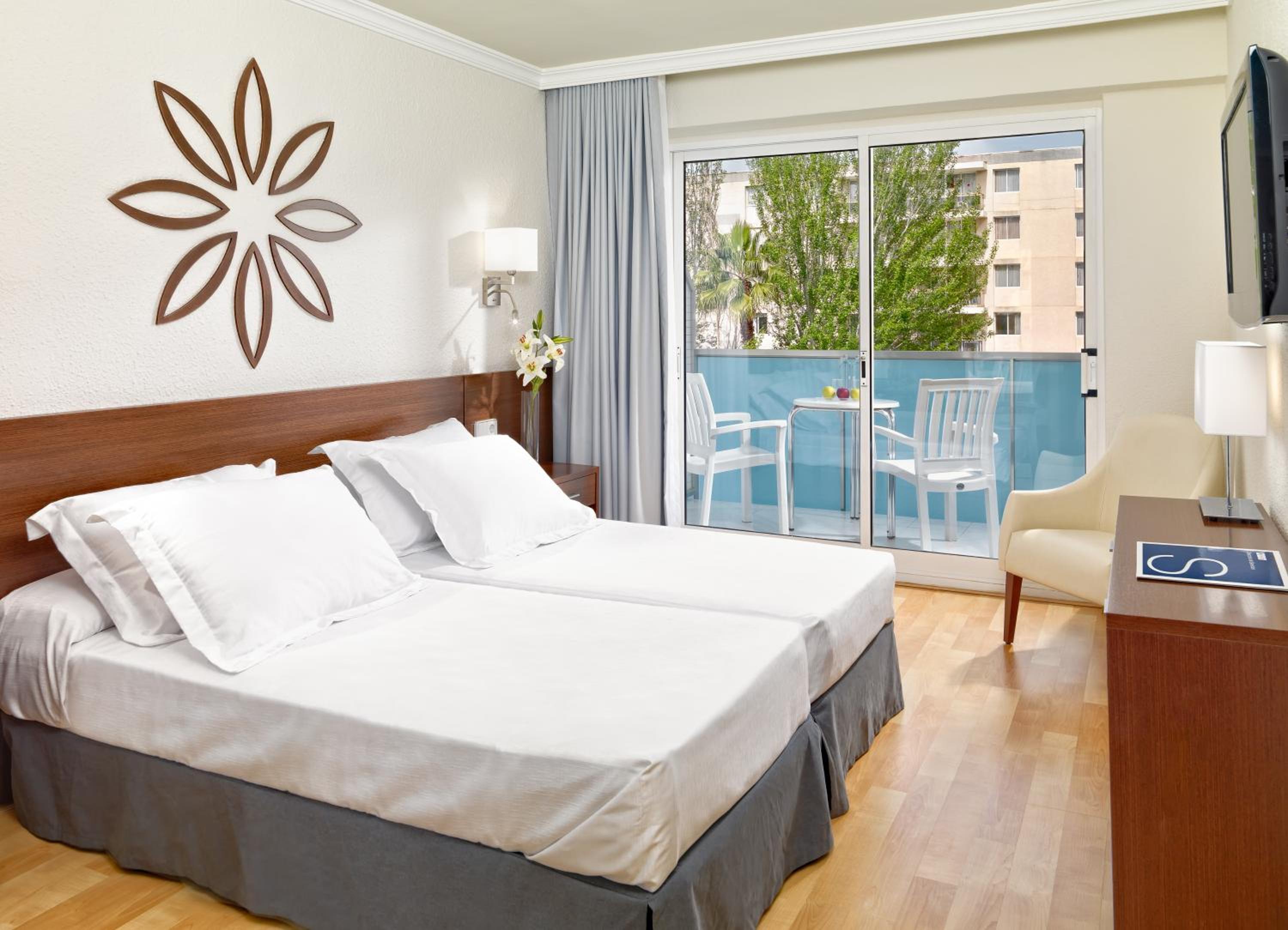 Double or Twin Room with Pool View (2 Adults) - Photo 1