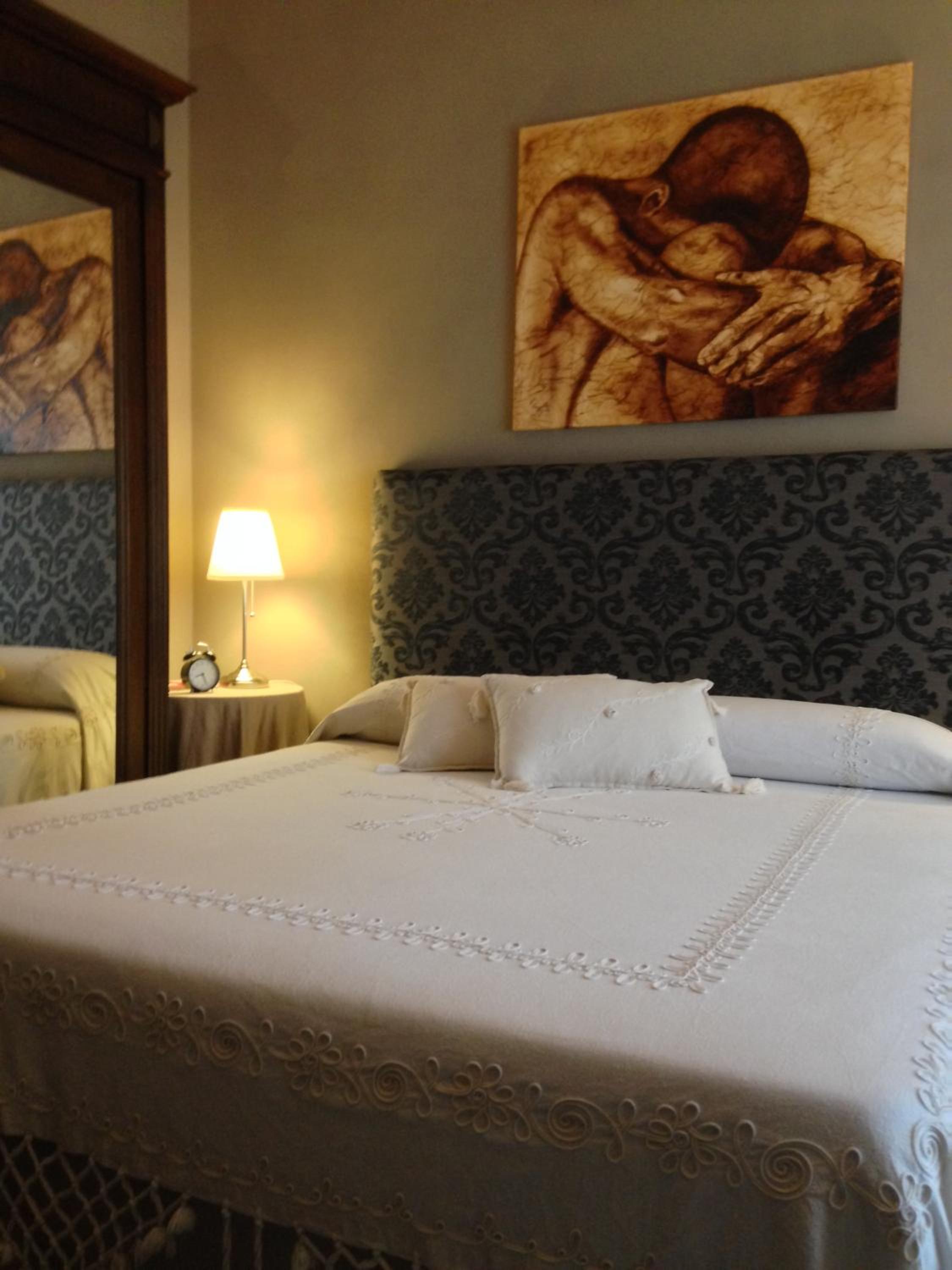 Queen Room with Balcony - Photo 1