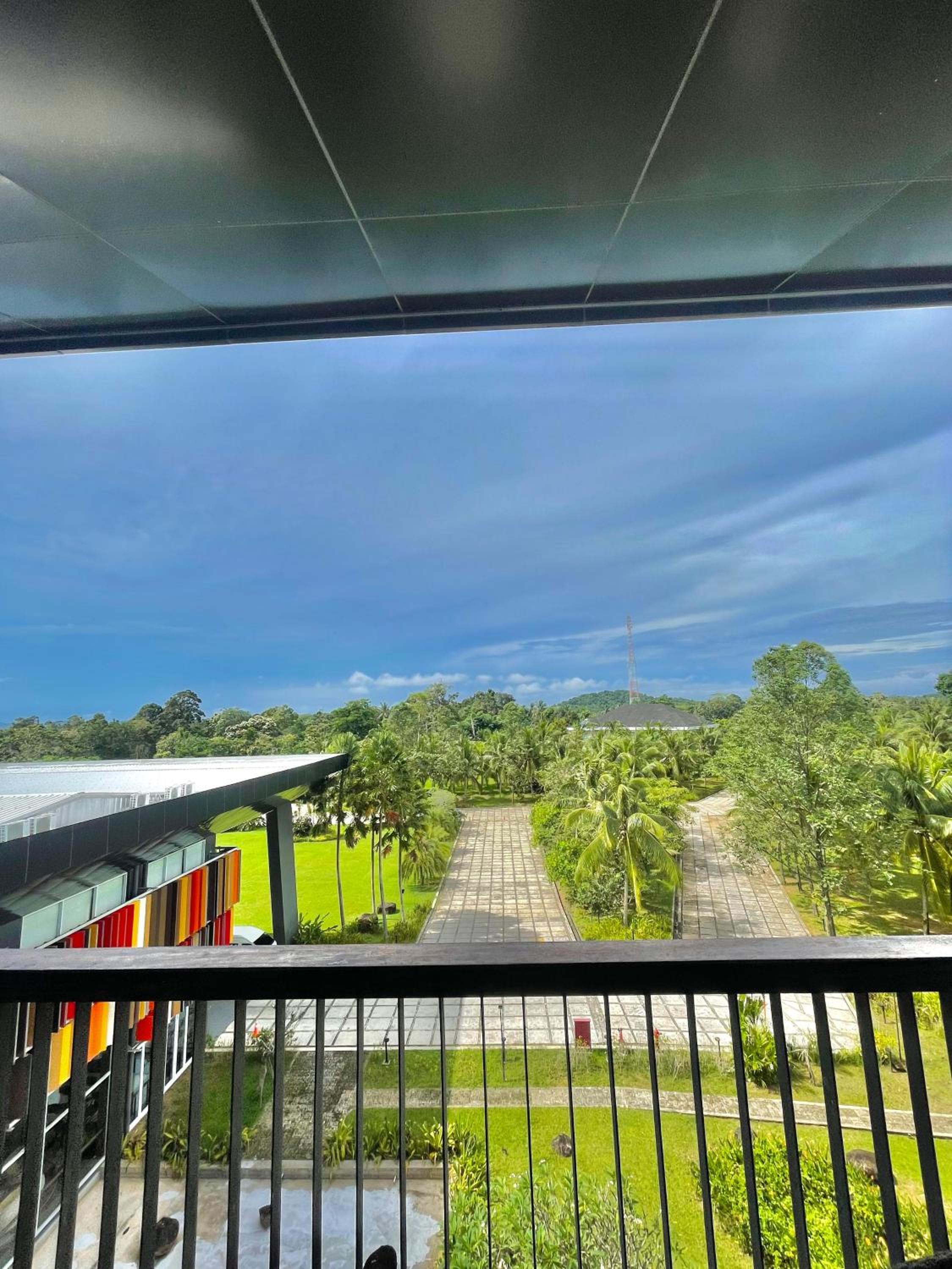 Deluxe King Garden View - Photo 2