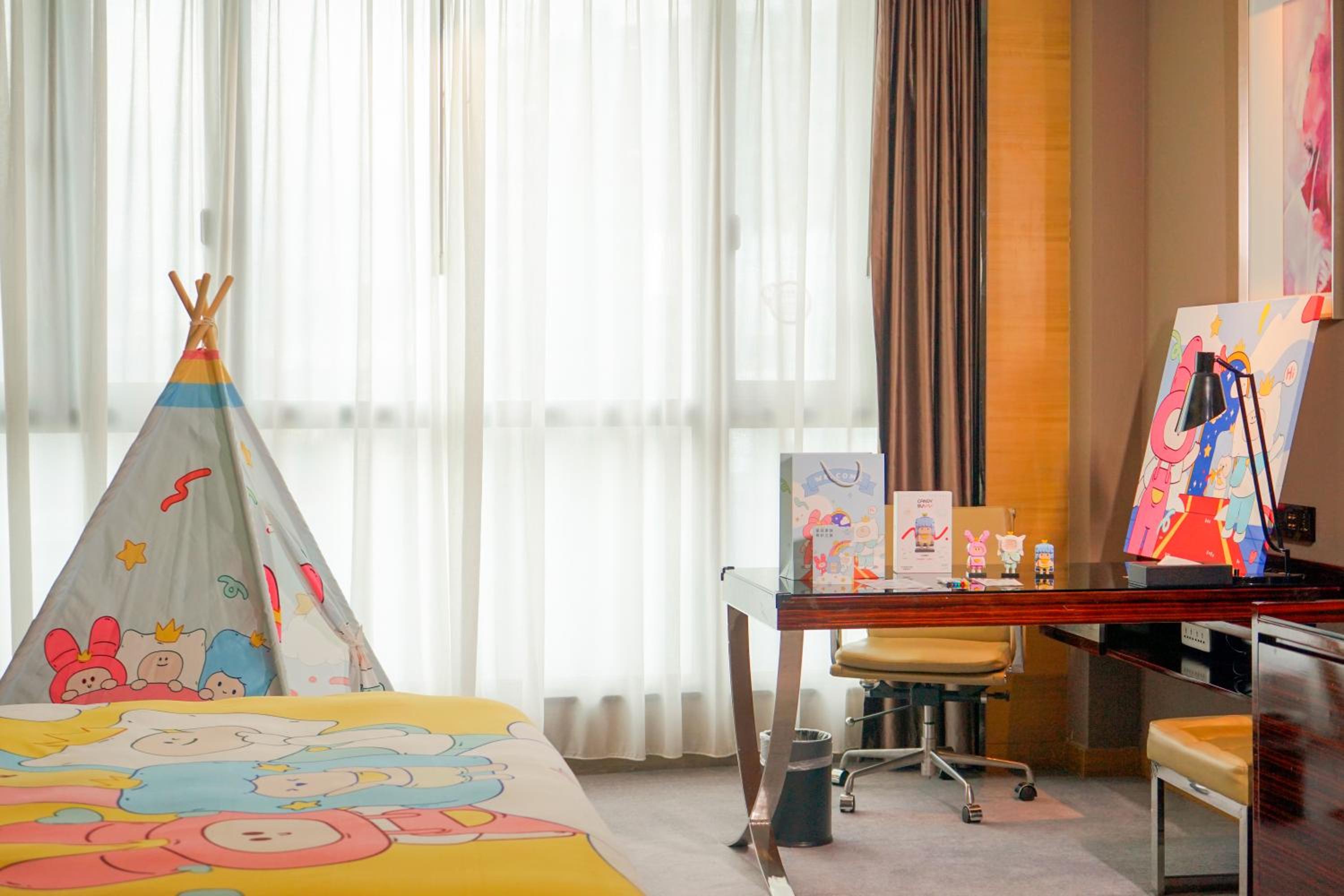Standard Family King Room - Photo 2