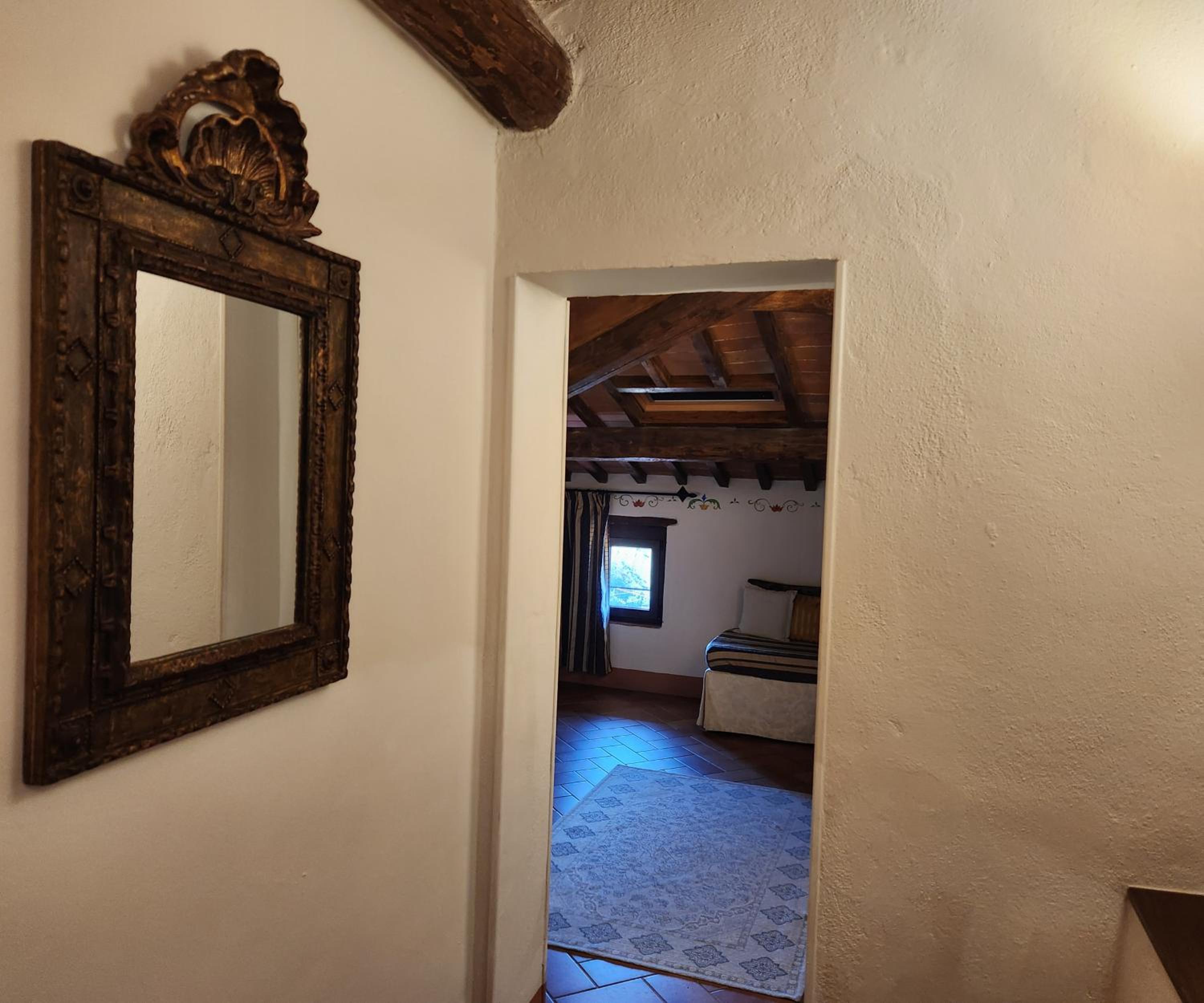 Attic Queen Room photo 2