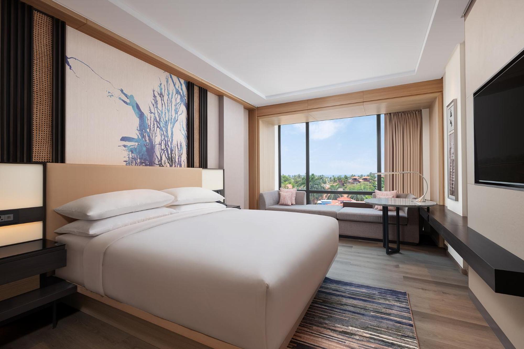 Deluxe Guest room, 1 King, City view with INR 500 Spa credit on min therapy of 60 mins per stay - Photo 1