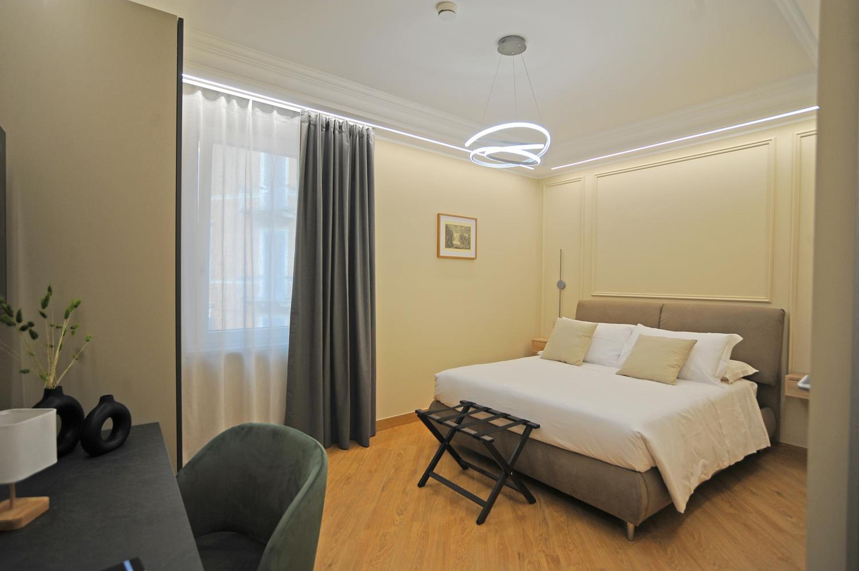 Deluxe Double or Twin Room with City View