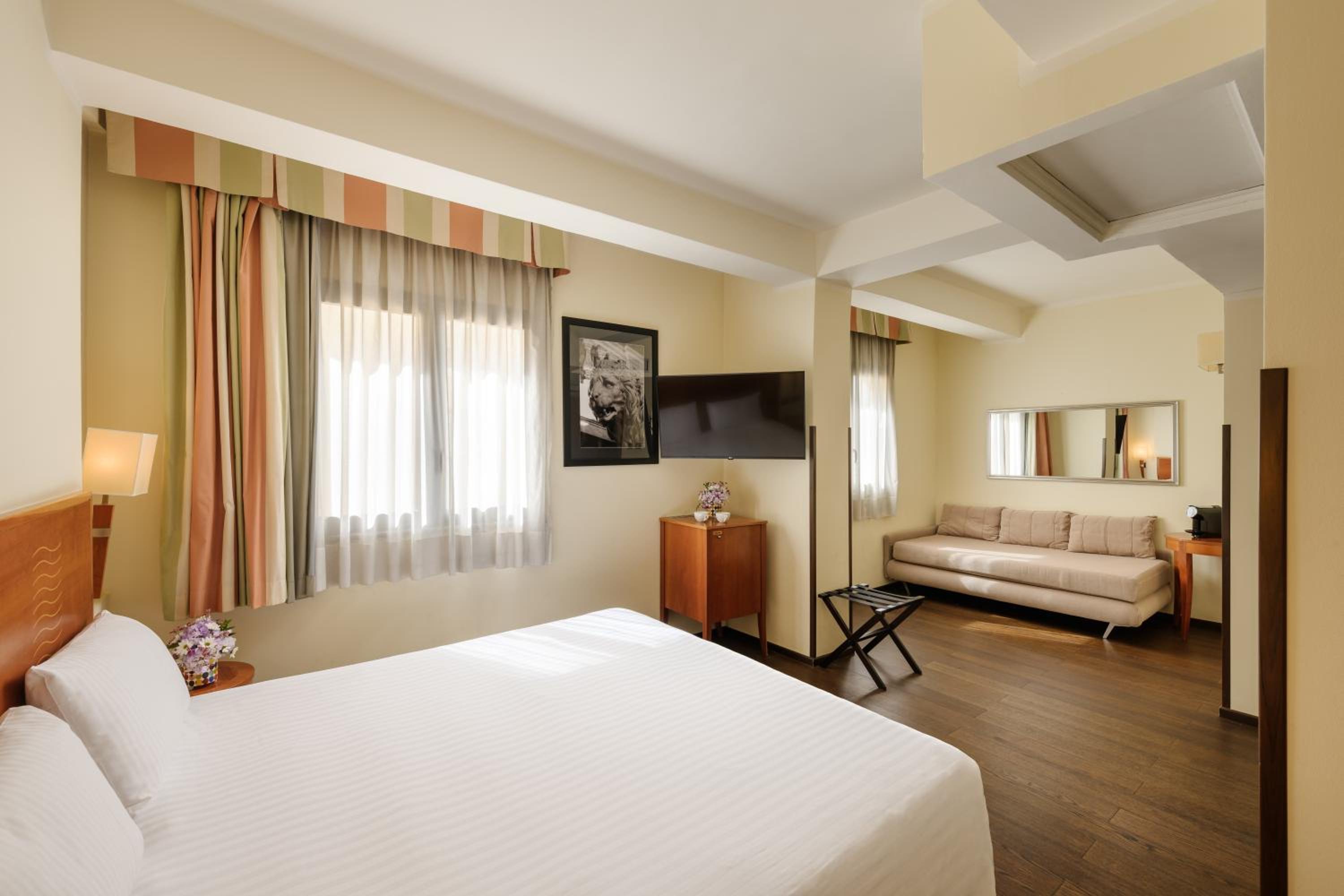 Superior Double or Twin Room - Photo 7