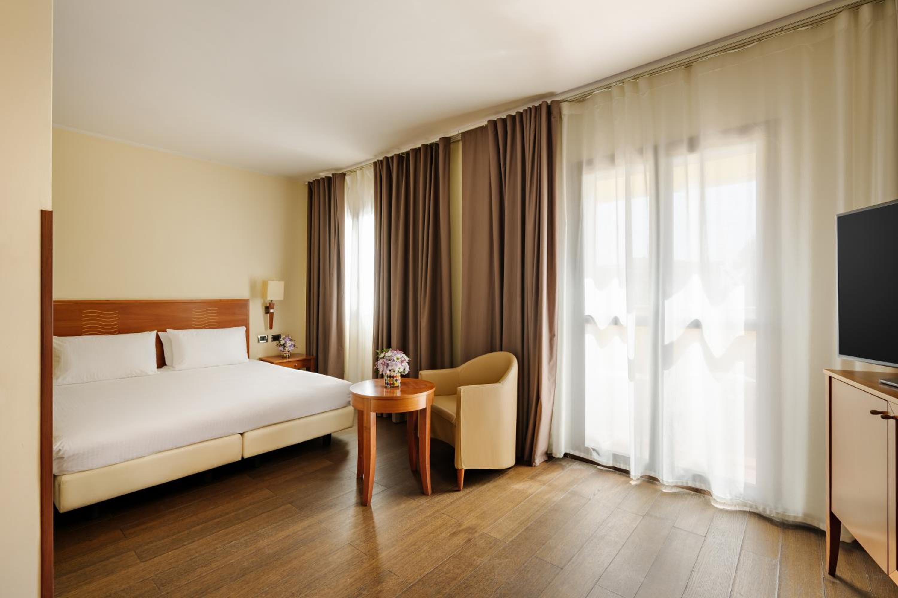 Junior Suite with Reggia View